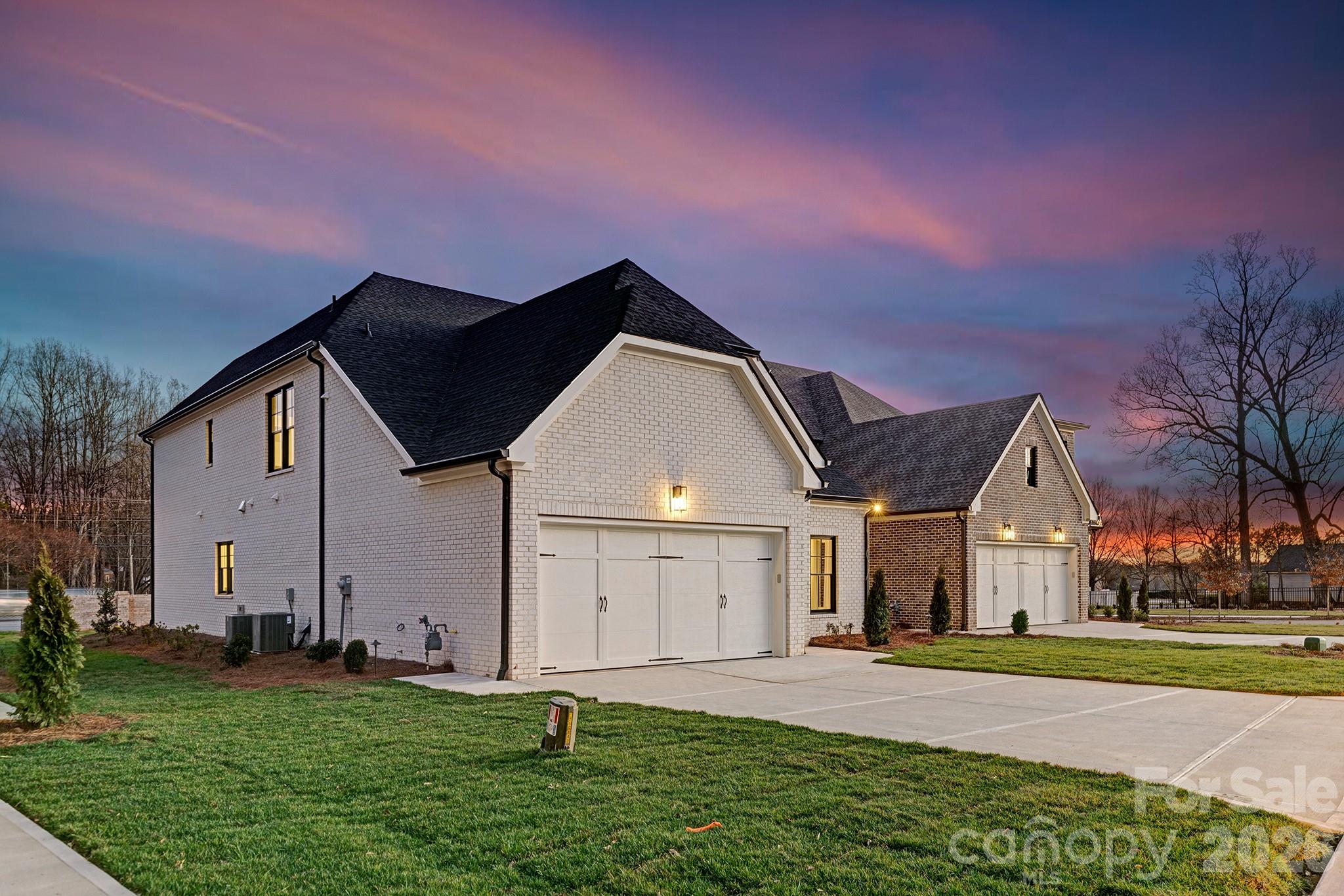 8163 Fairview Road — Charlotte