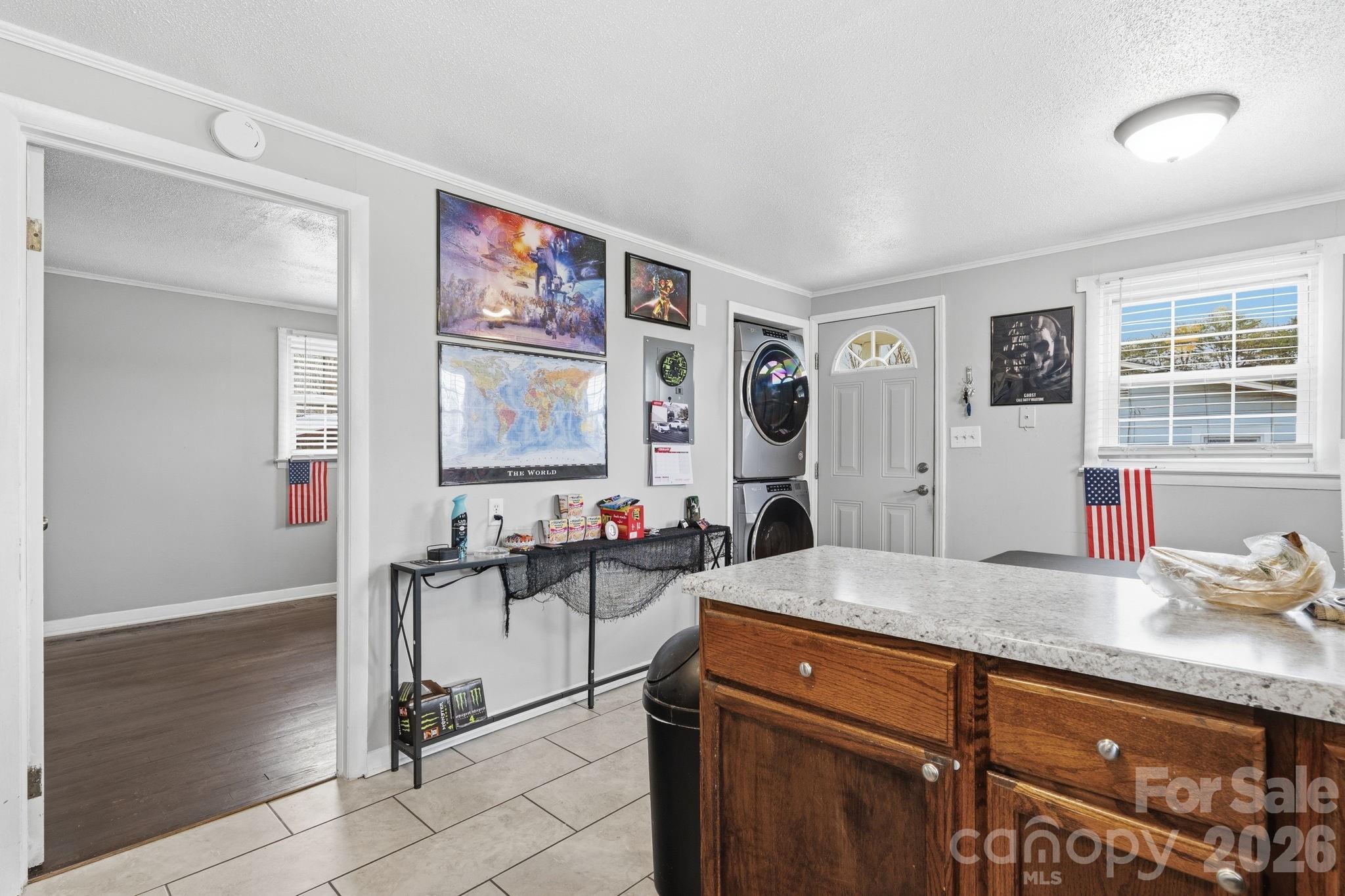 736 E 11th Street — Newton