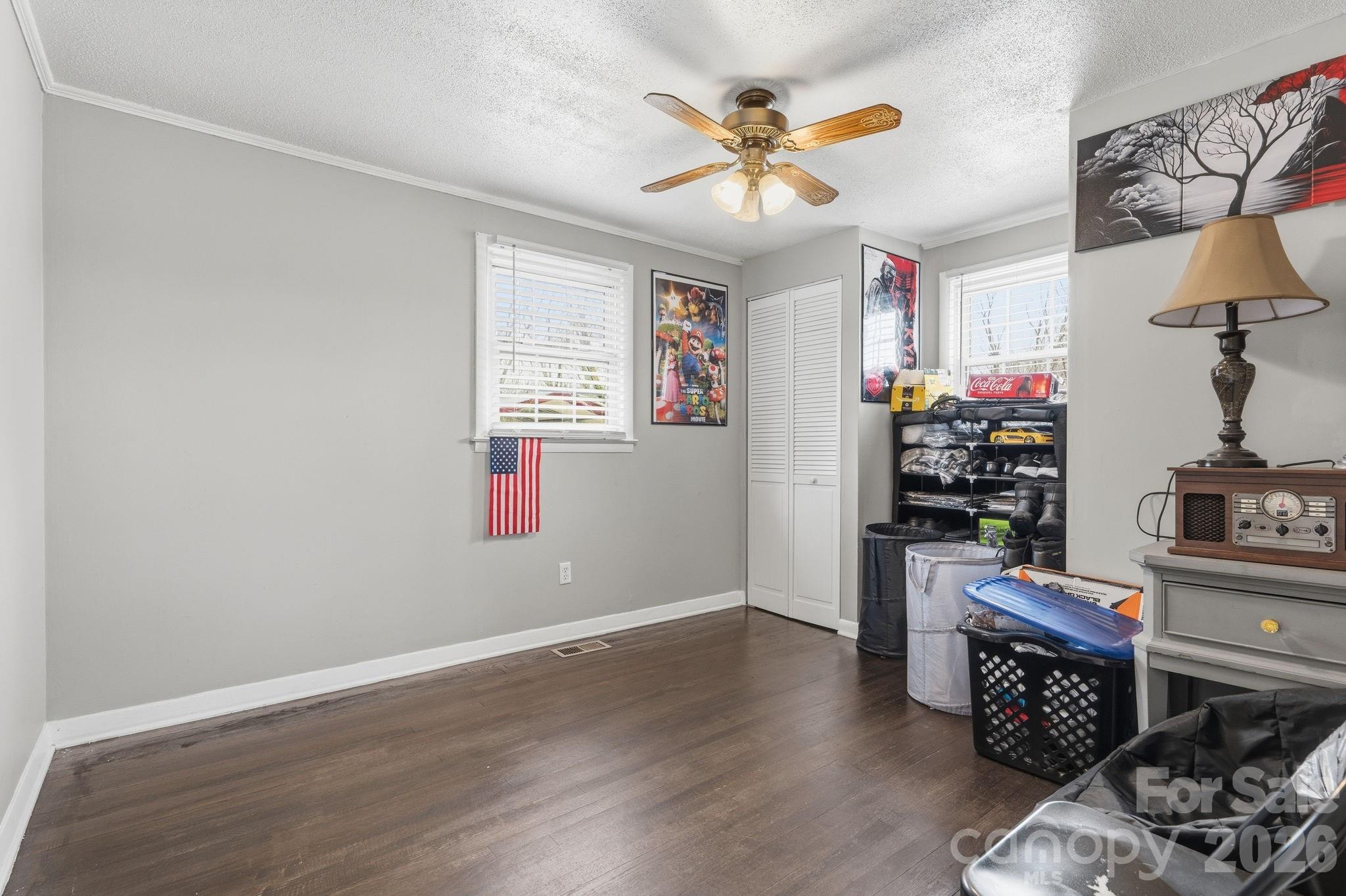 736 E 11th Street — Newton