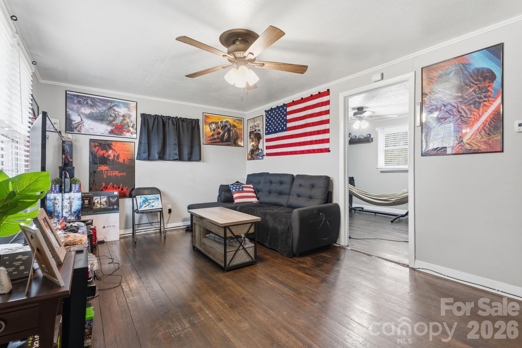 736 E 11th Street — Newton