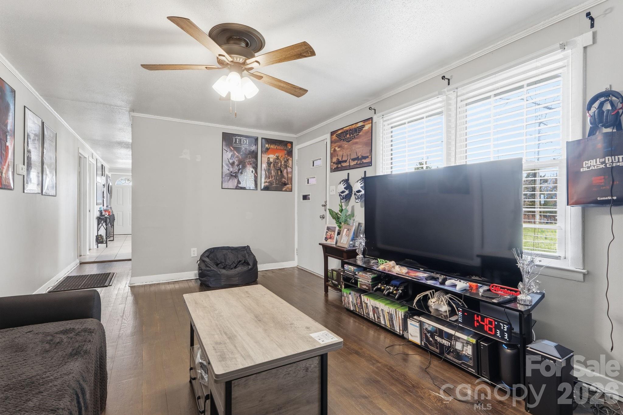 736 E 11th Street — Newton