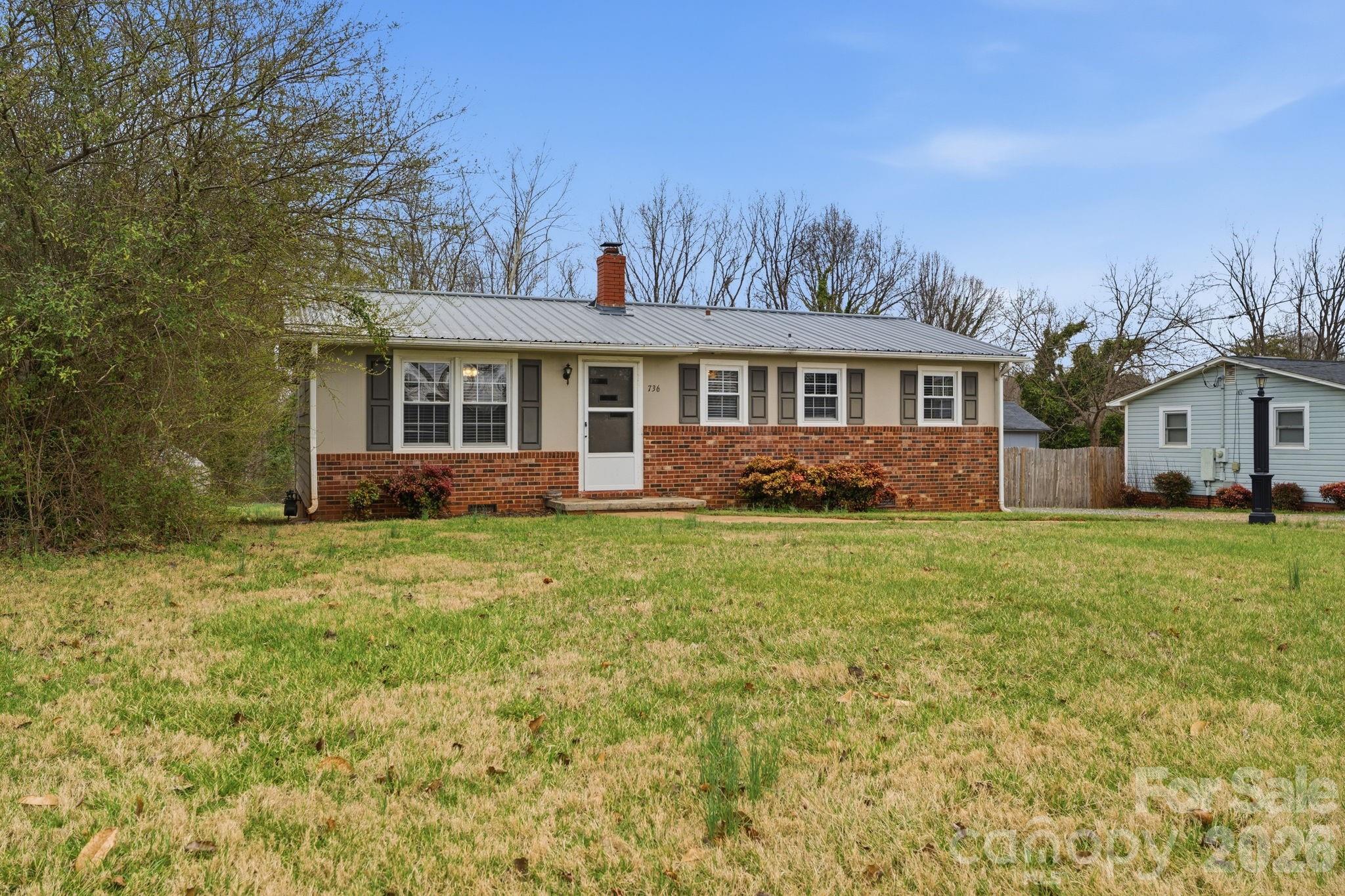 736 E 11th Street — Newton