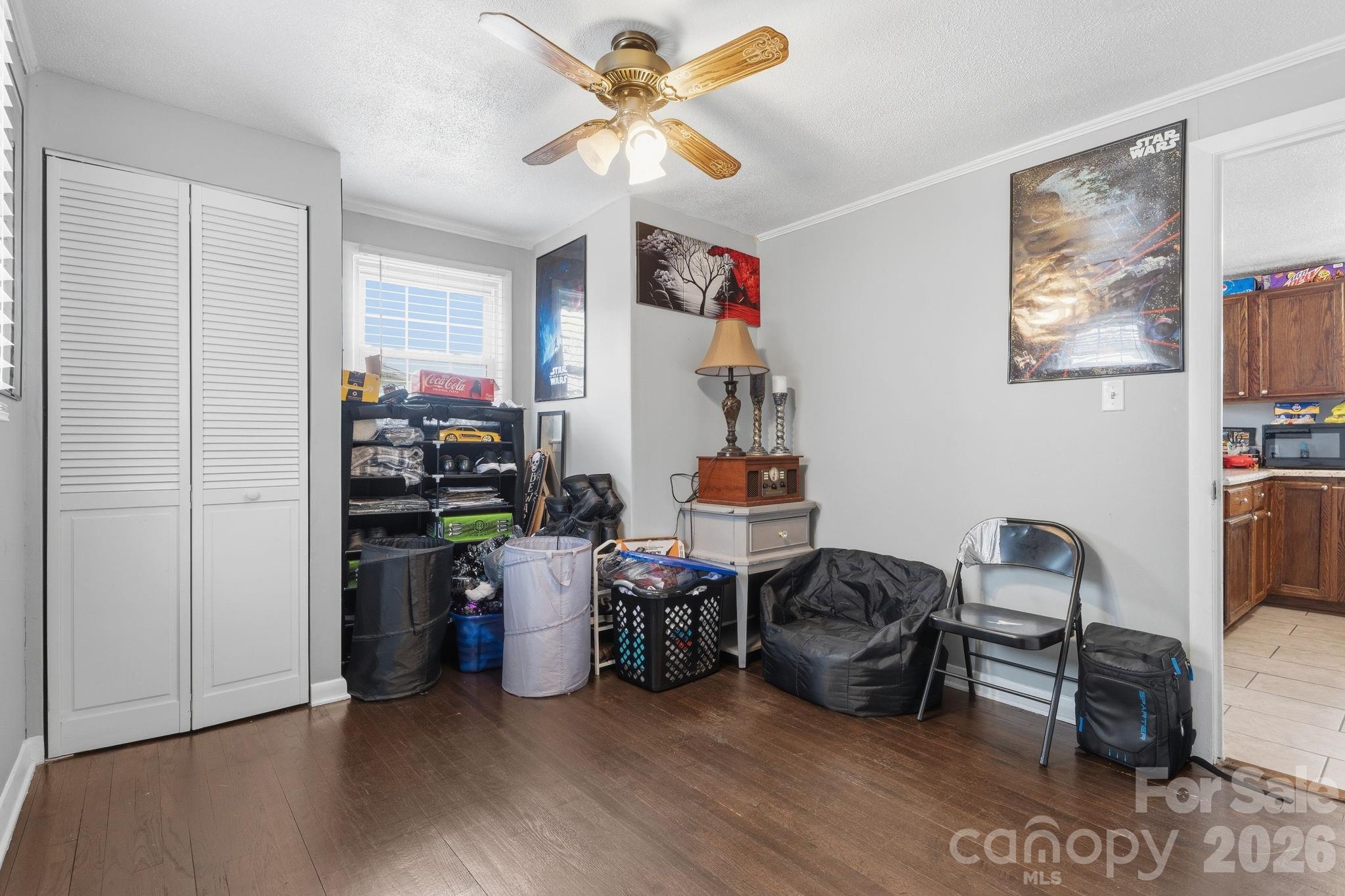 736 E 11th Street — Newton