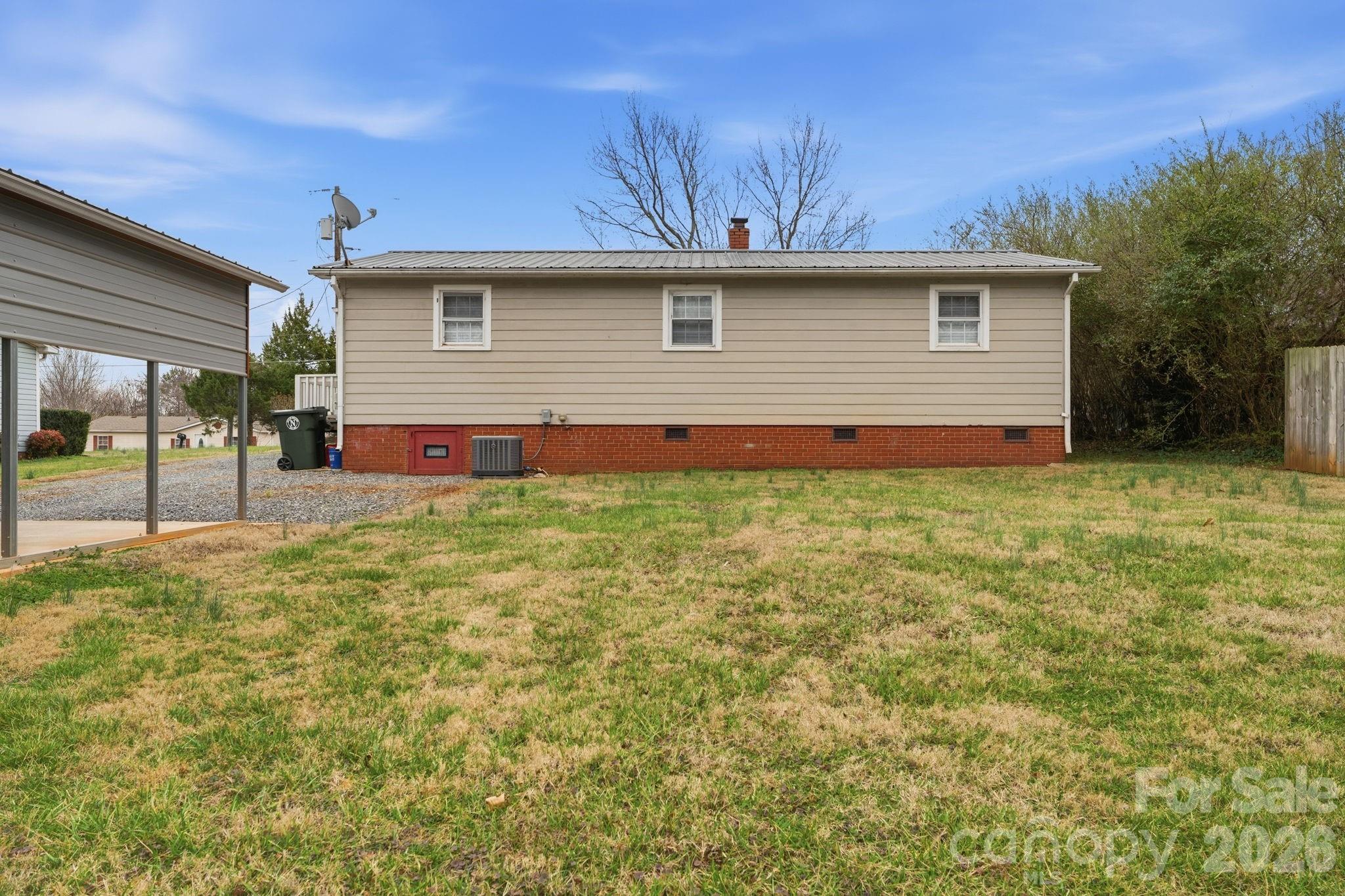 736 E 11th Street — Newton