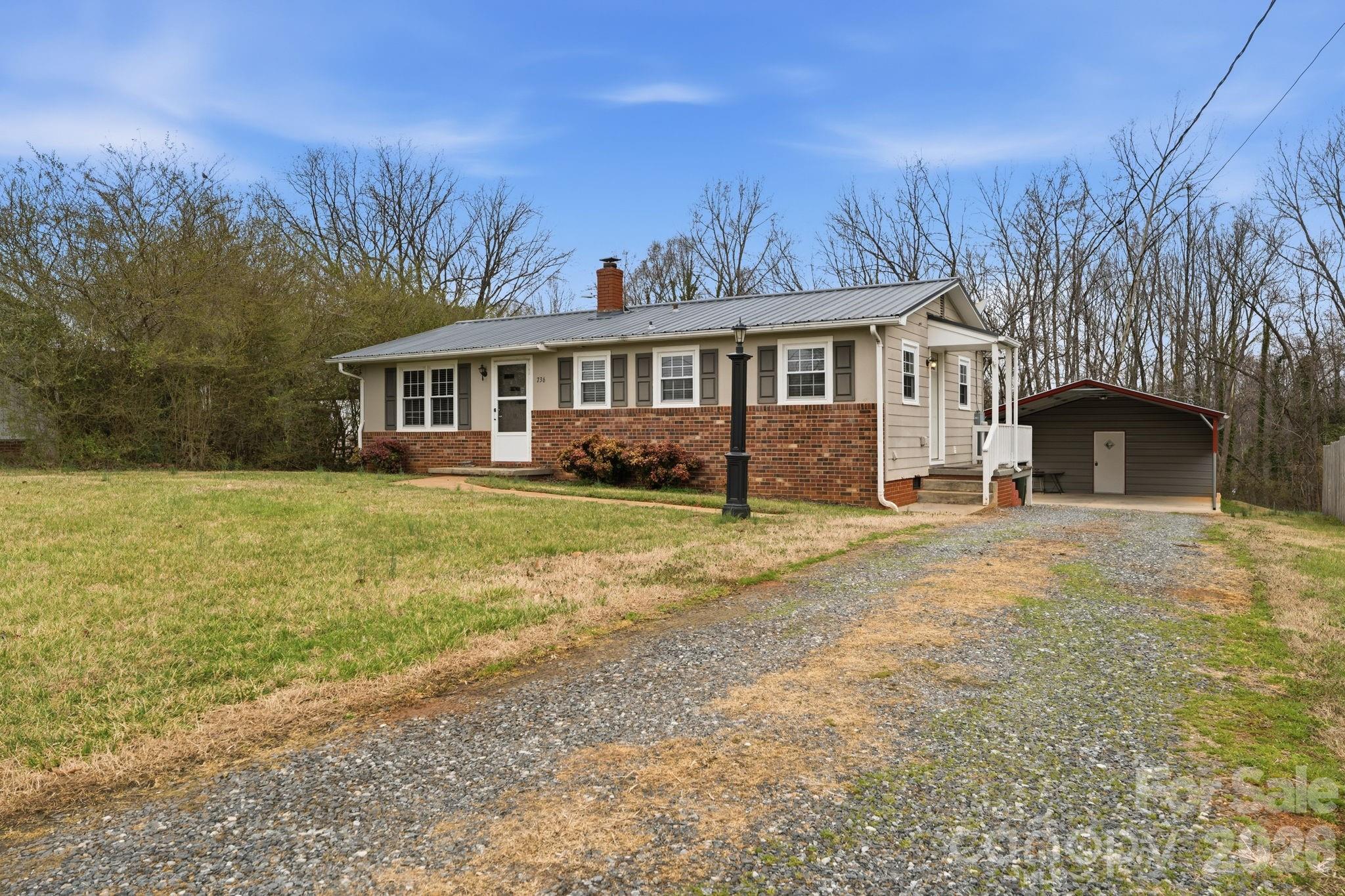 736 E 11th Street — Newton