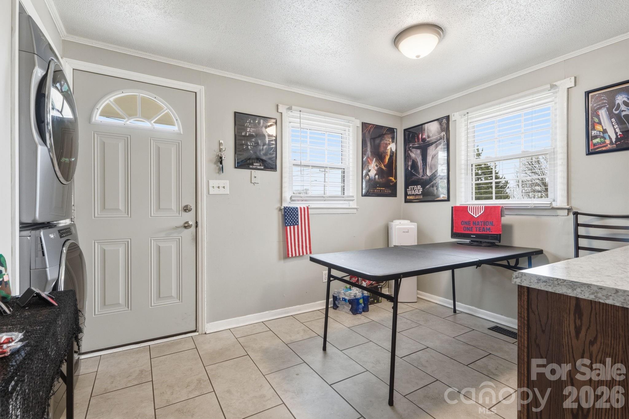 736 E 11th Street — Newton