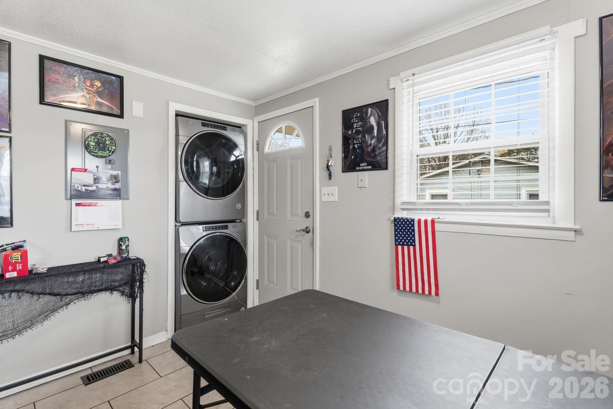 736 E 11th Street — Newton