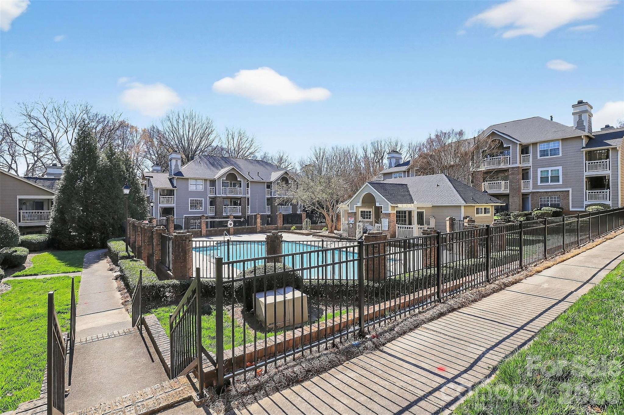 5009 Sharon Road #C — Charlotte