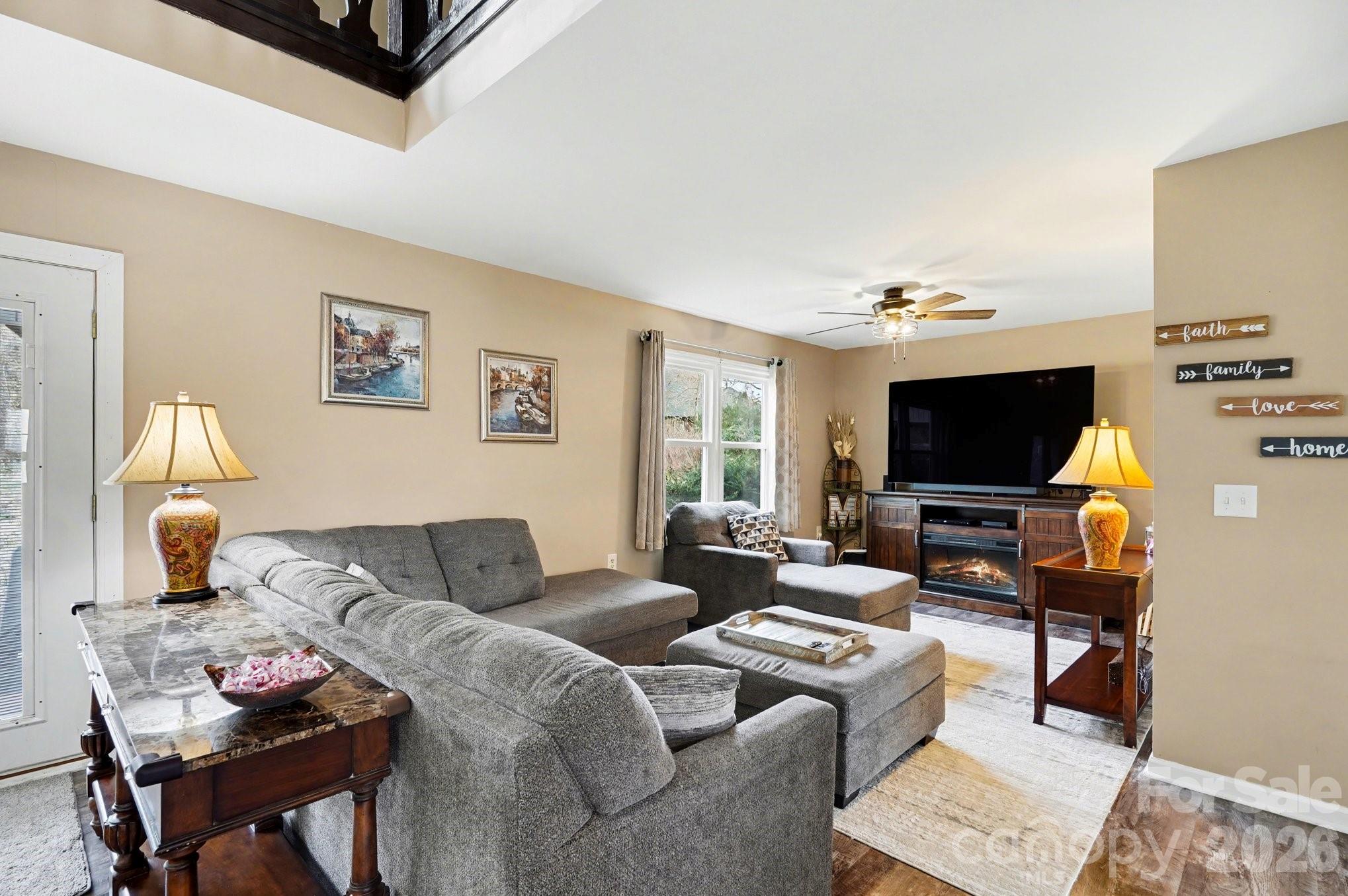 3361 47th Avenue Place NE — Hickory
