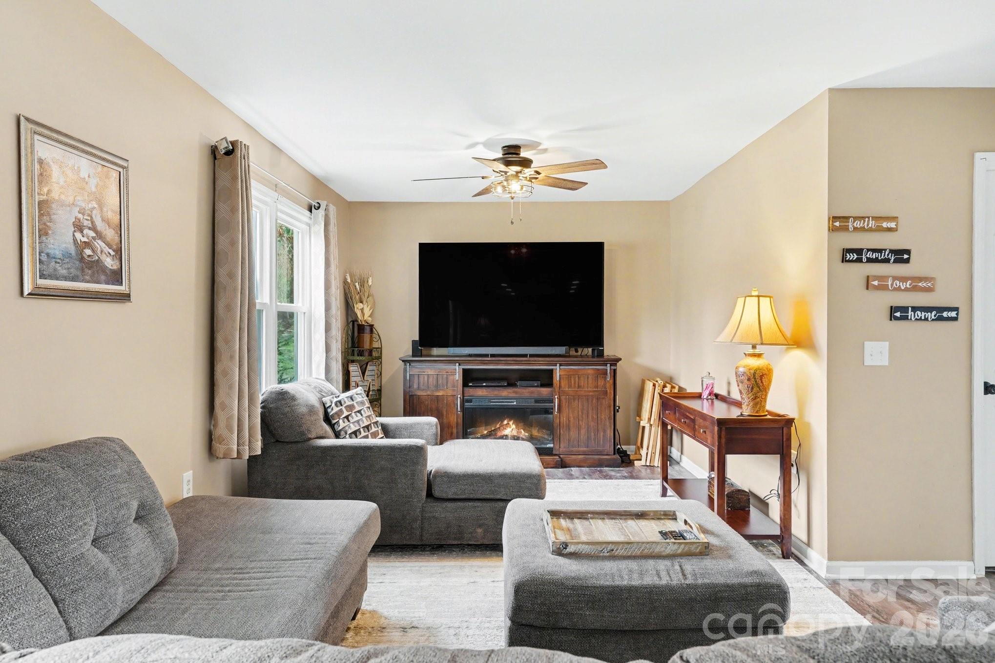 3361 47th Avenue Place NE — Hickory