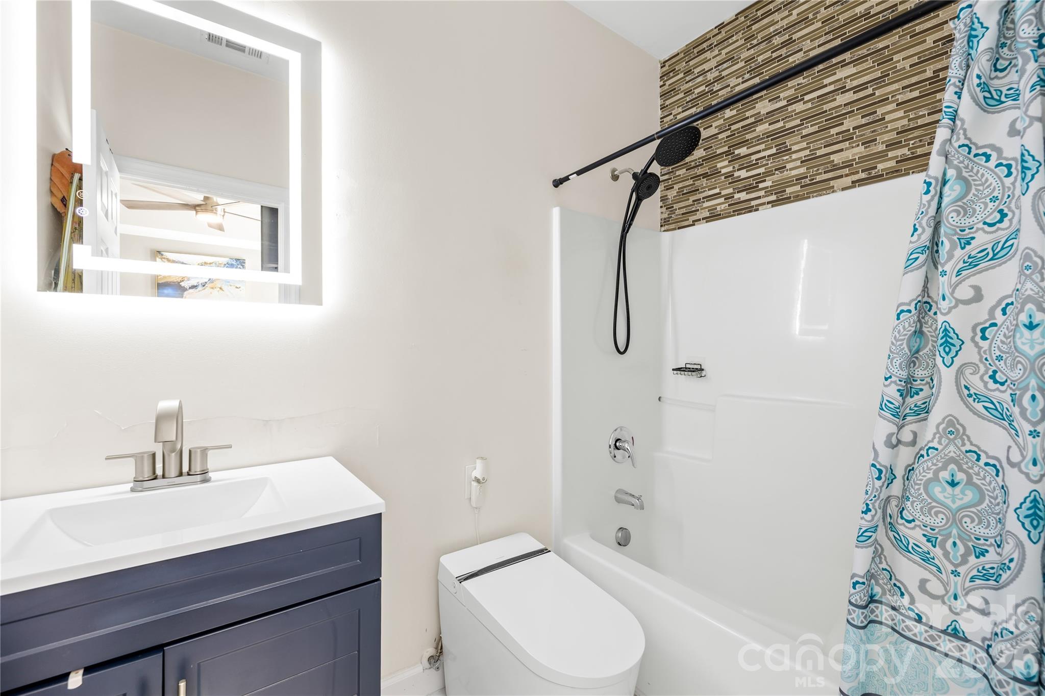 6406 Castlewynd Court — Charlotte