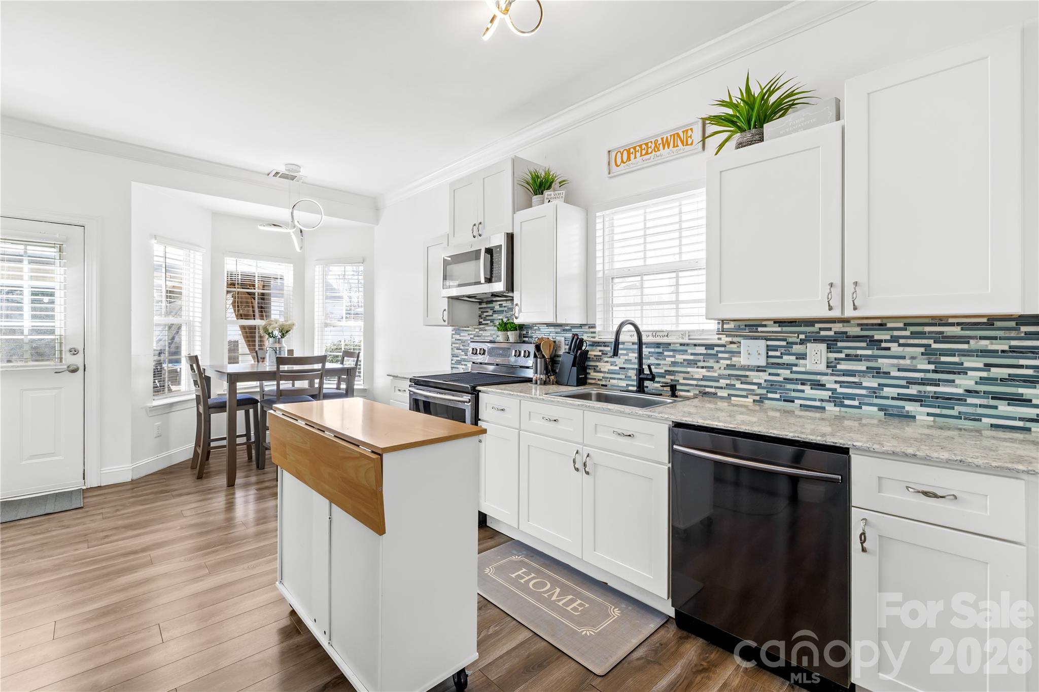 6406 Castlewynd Court — Charlotte