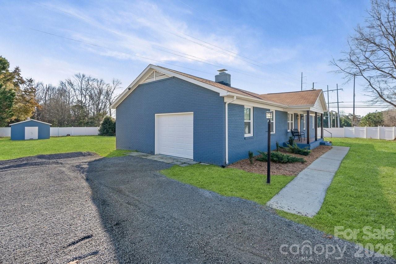 16808 Knoxwood Drive — Huntersville