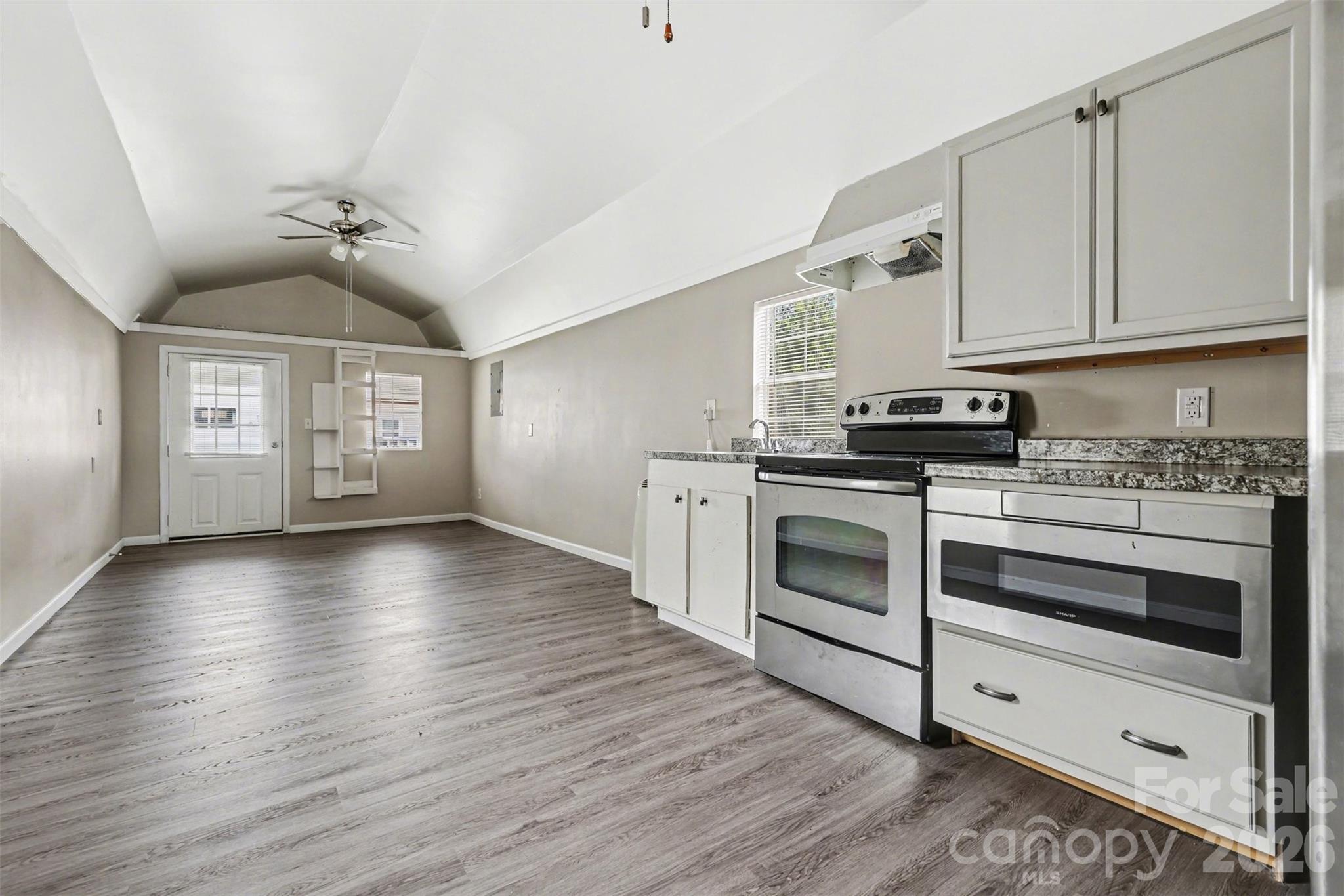 596 Armory Road — Chester