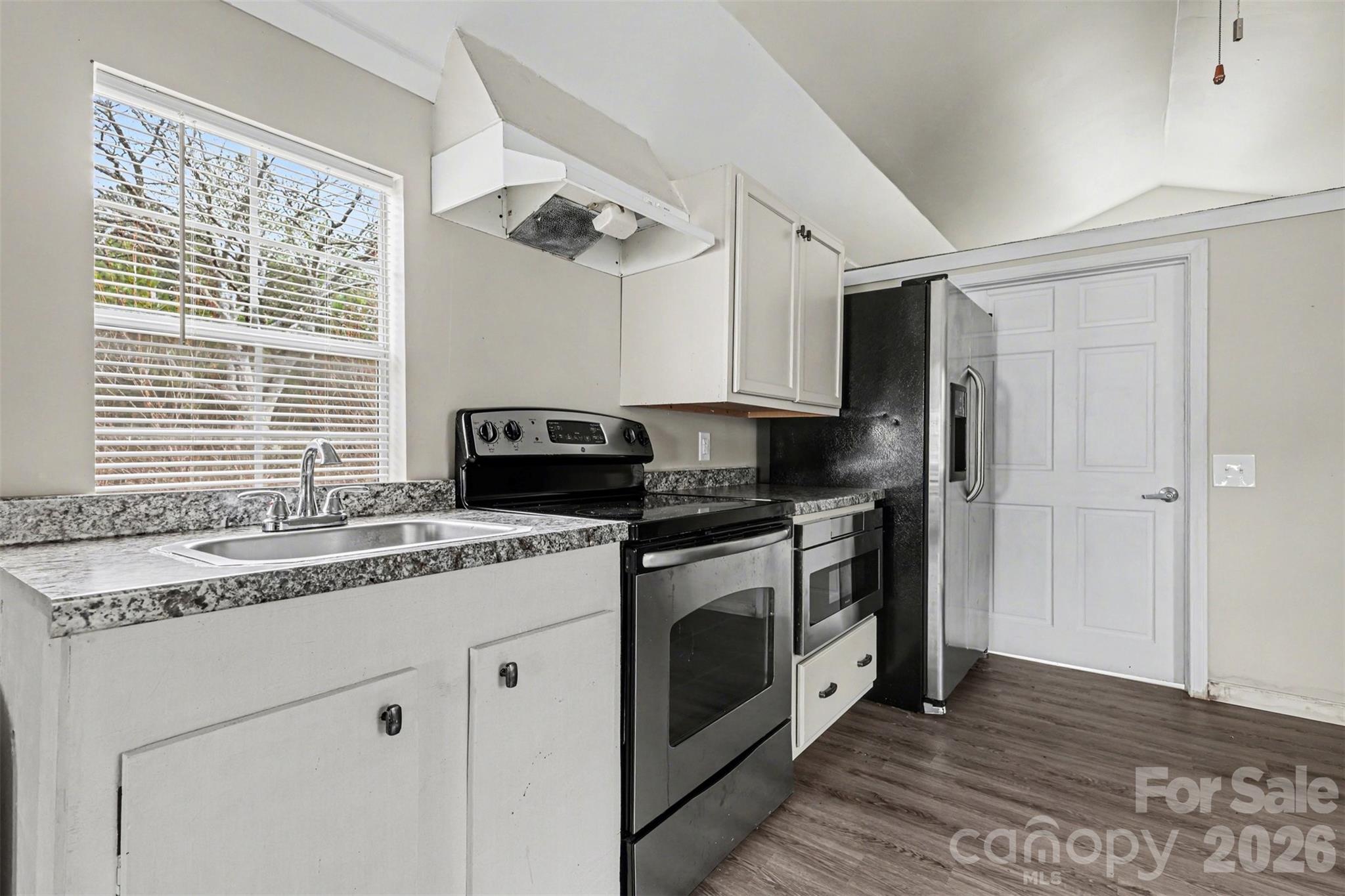 596 Armory Road — Chester