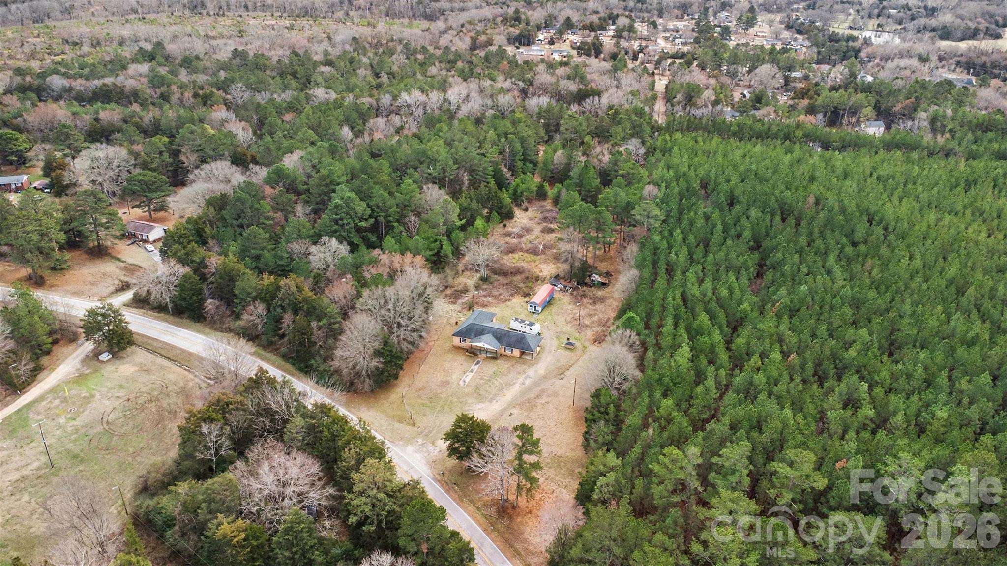 596 Armory Road — Chester