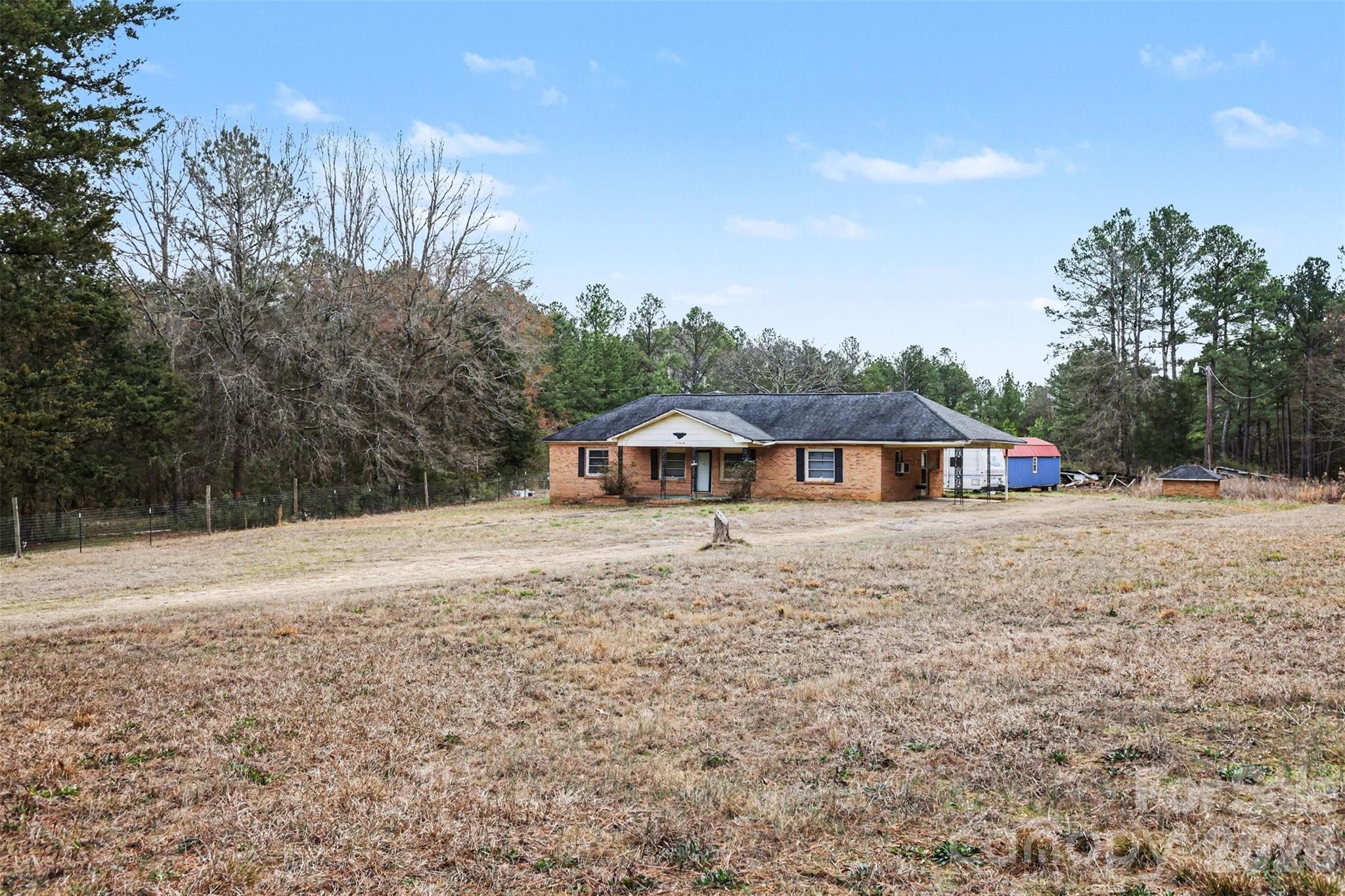 596 Armory Road — Chester