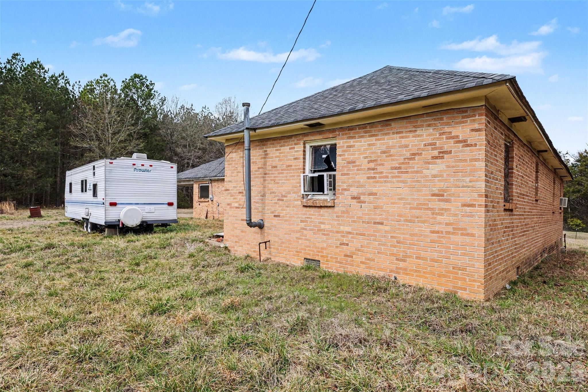 596 Armory Road — Chester