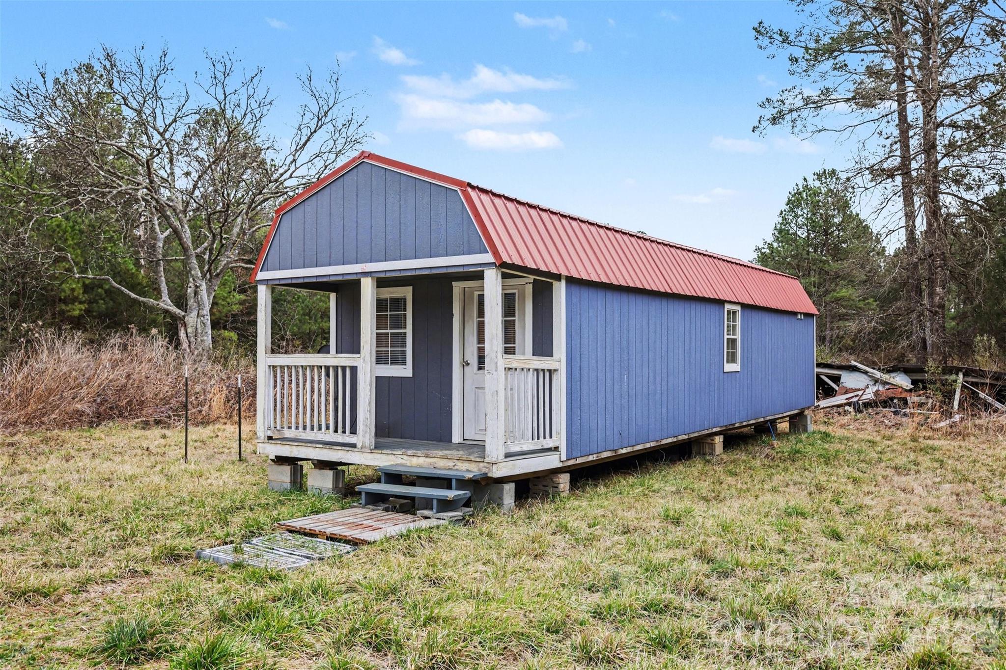596 Armory Road — Chester