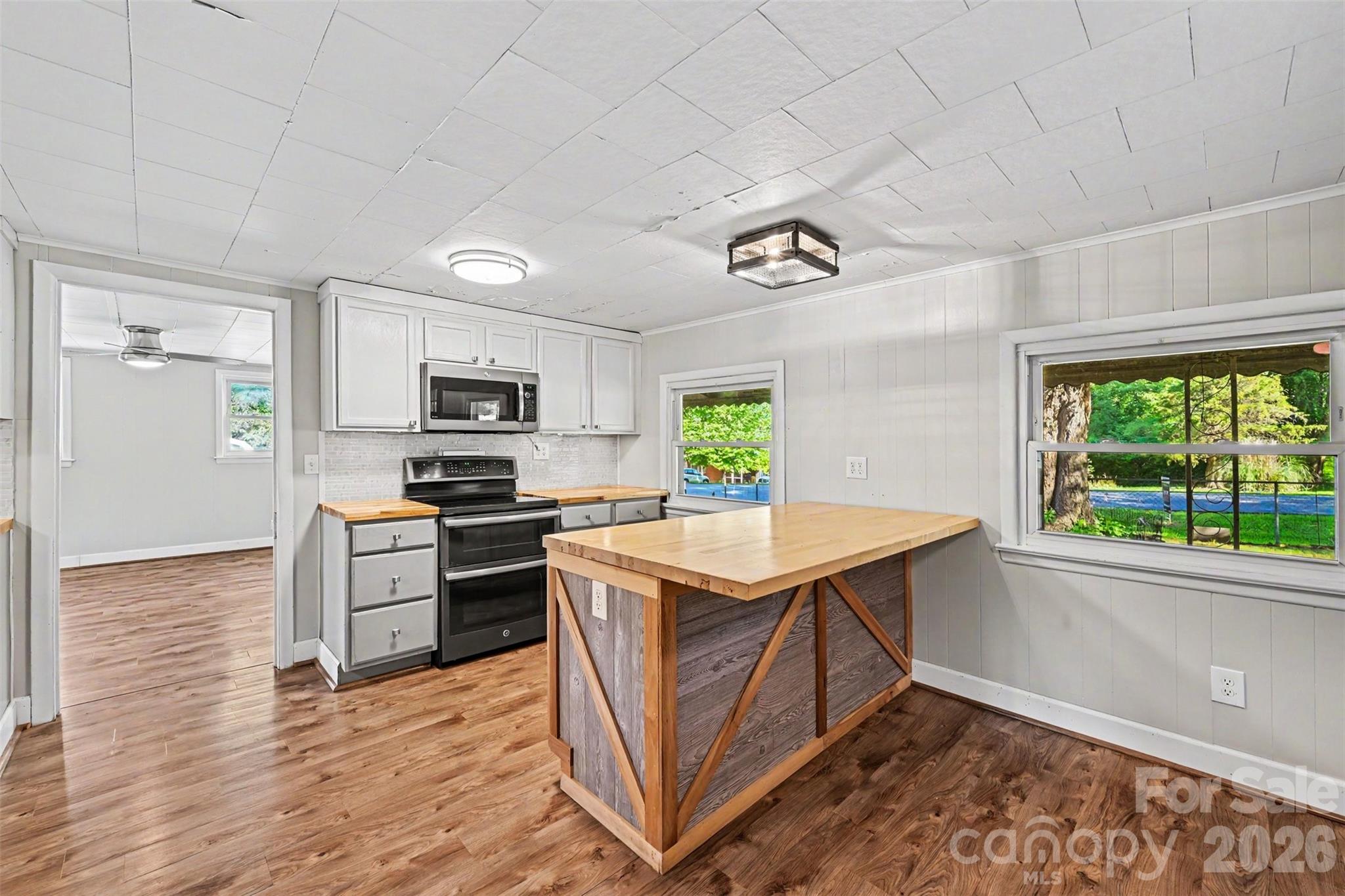 139 Blackburn Drive — Grover
