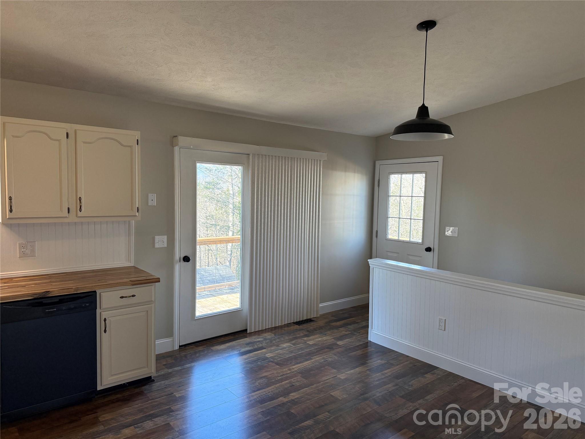 628 Hidden View Loop — Marion