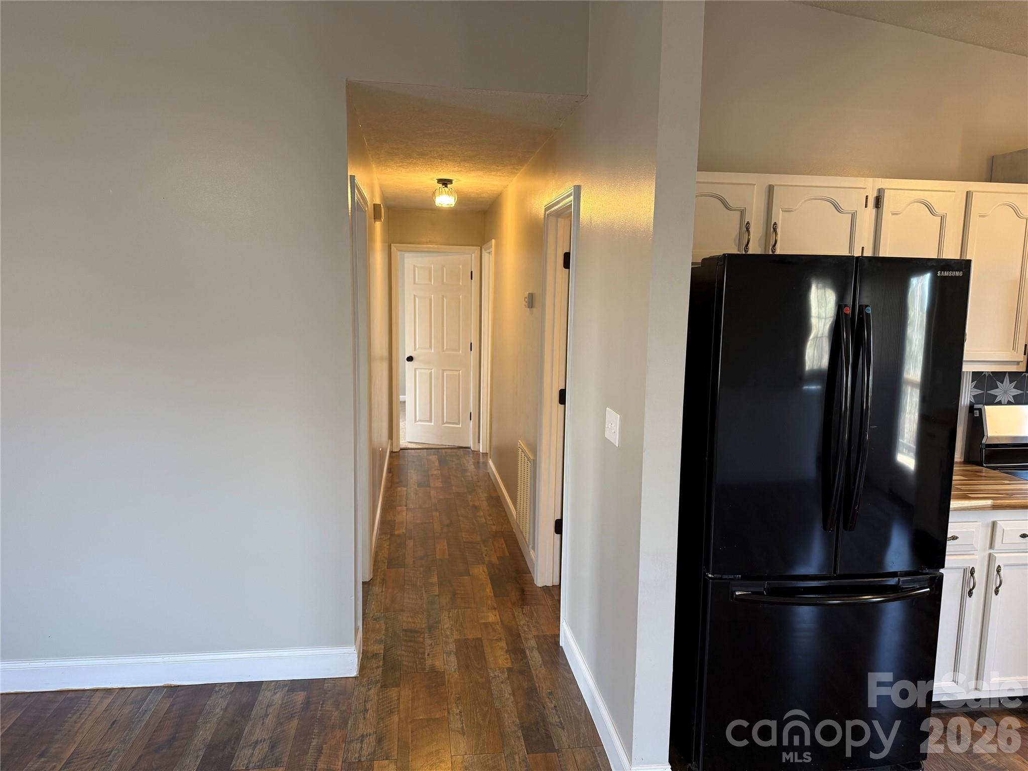 628 Hidden View Loop — Marion
