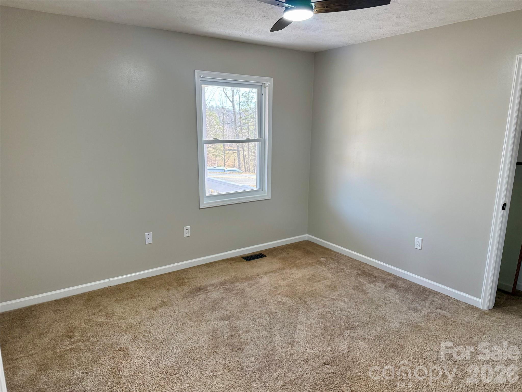 628 Hidden View Loop — Marion