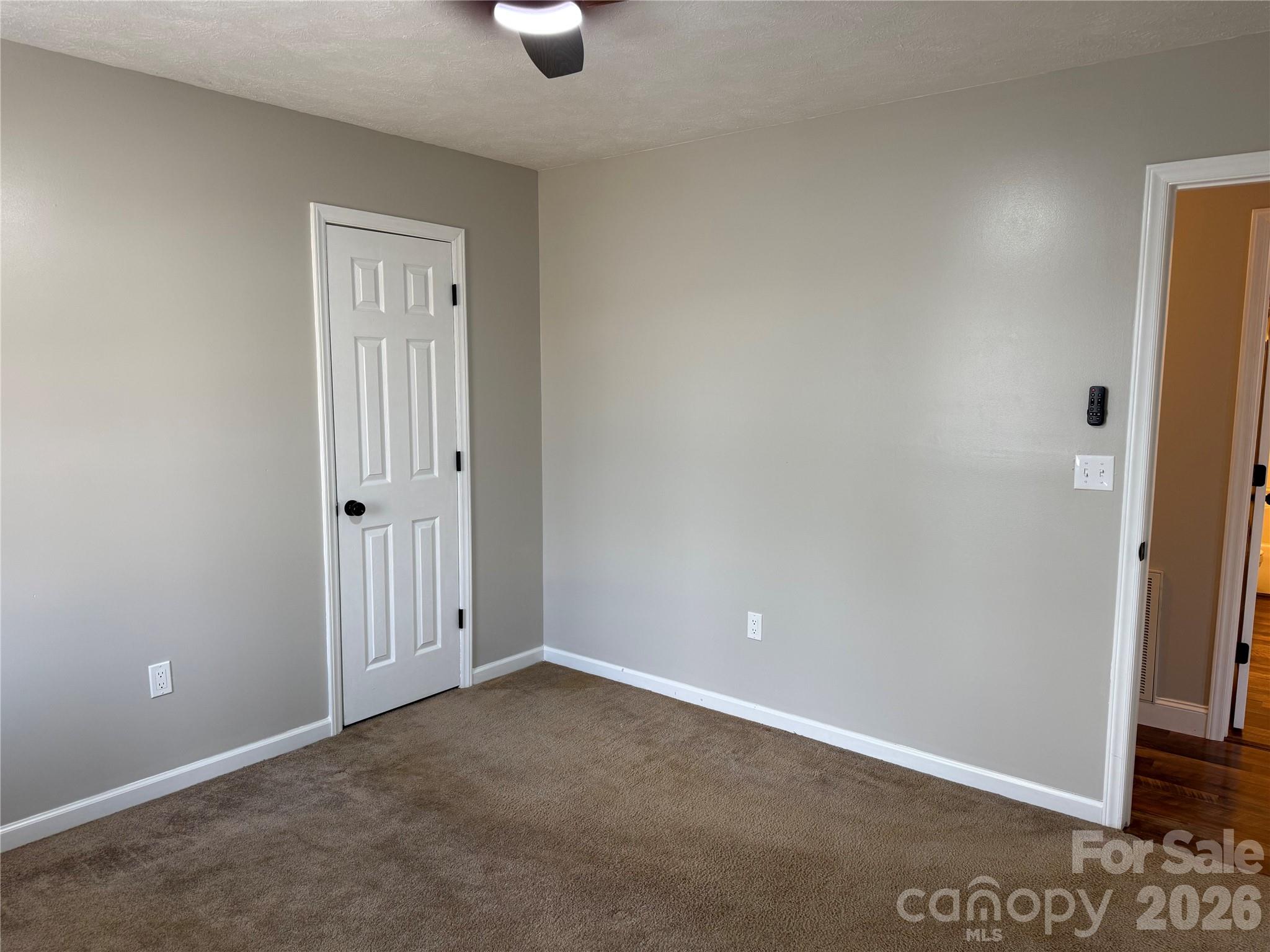628 Hidden View Loop — Marion
