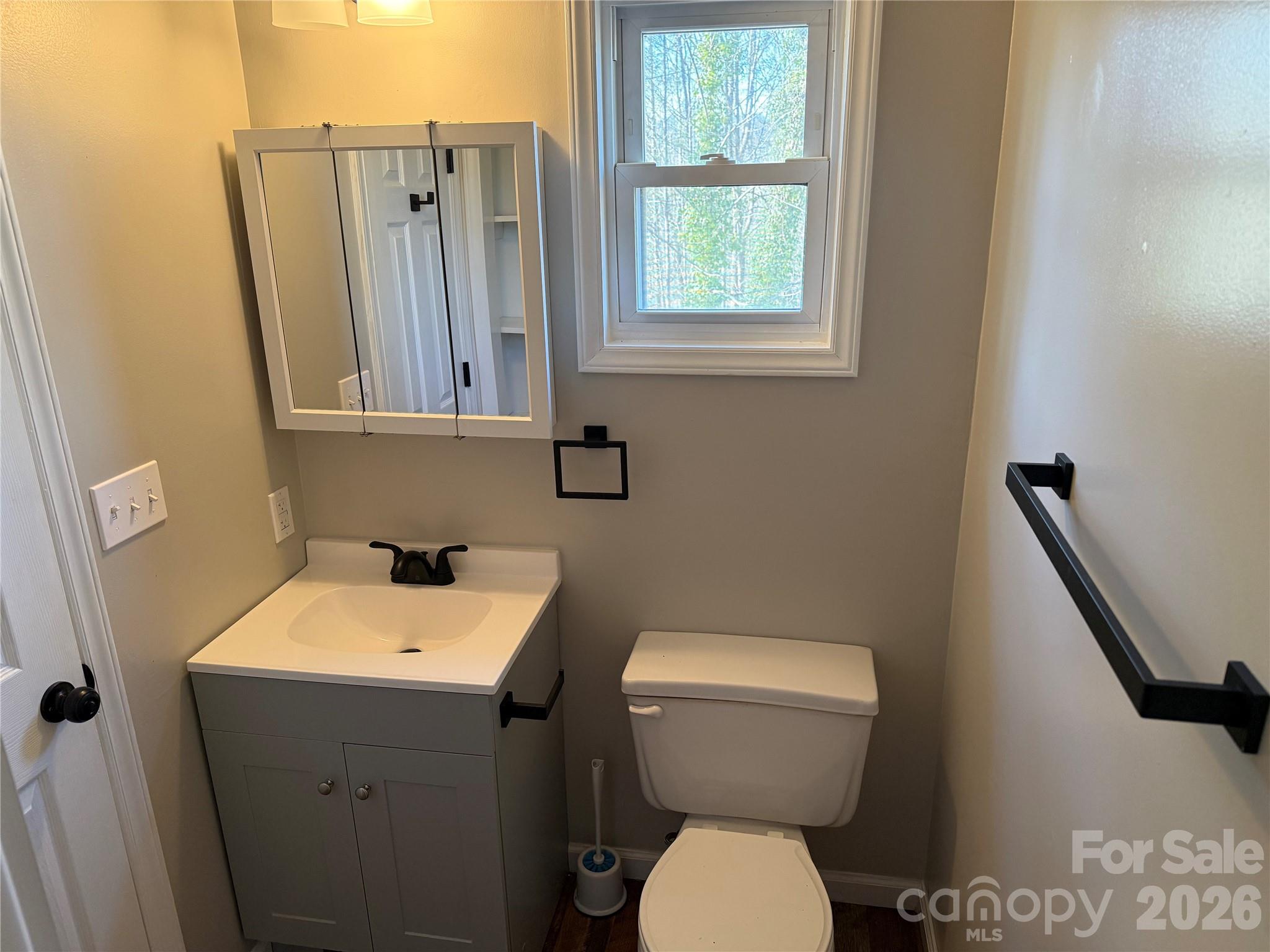 628 Hidden View Loop — Marion