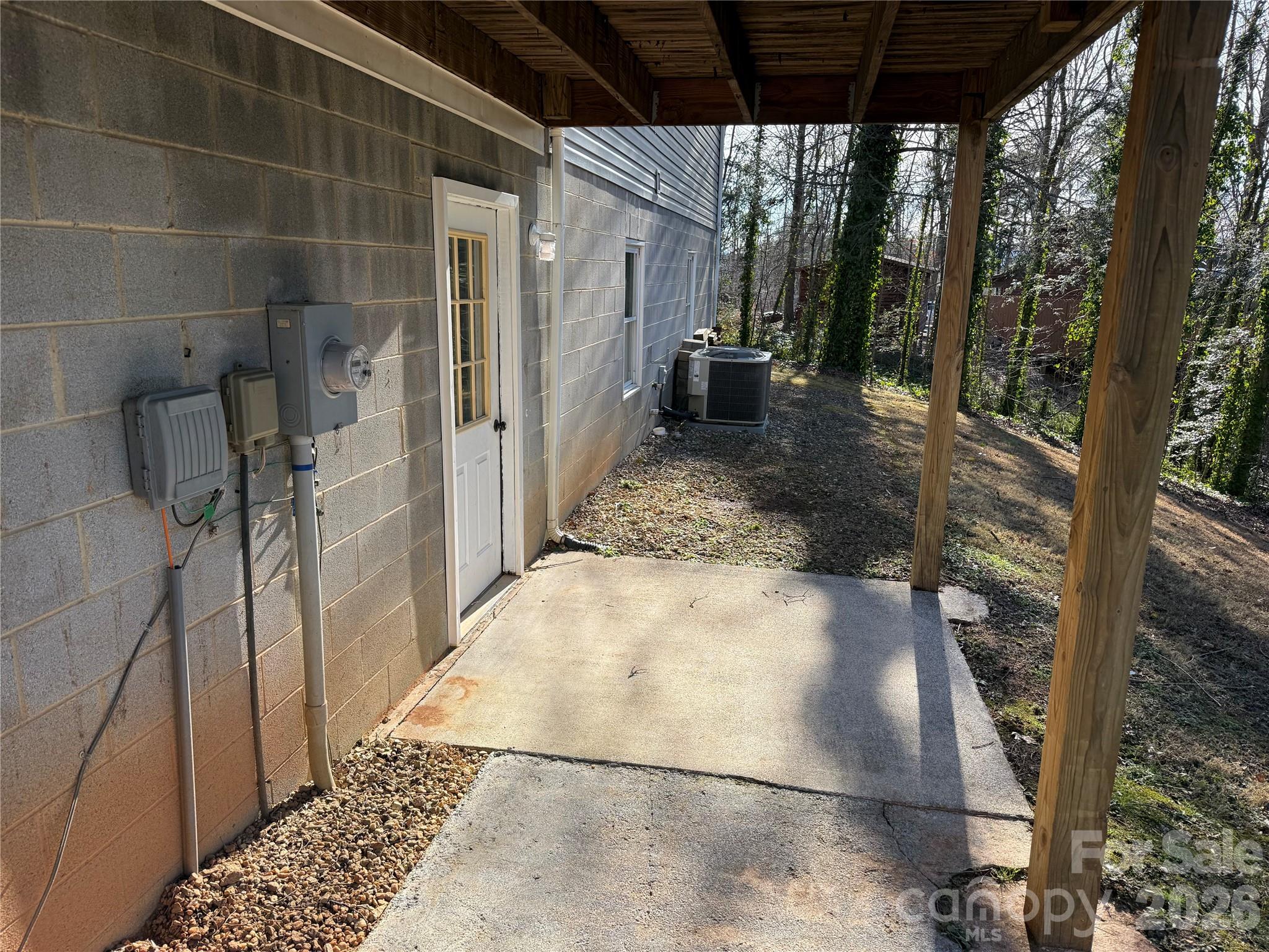628 Hidden View Loop — Marion