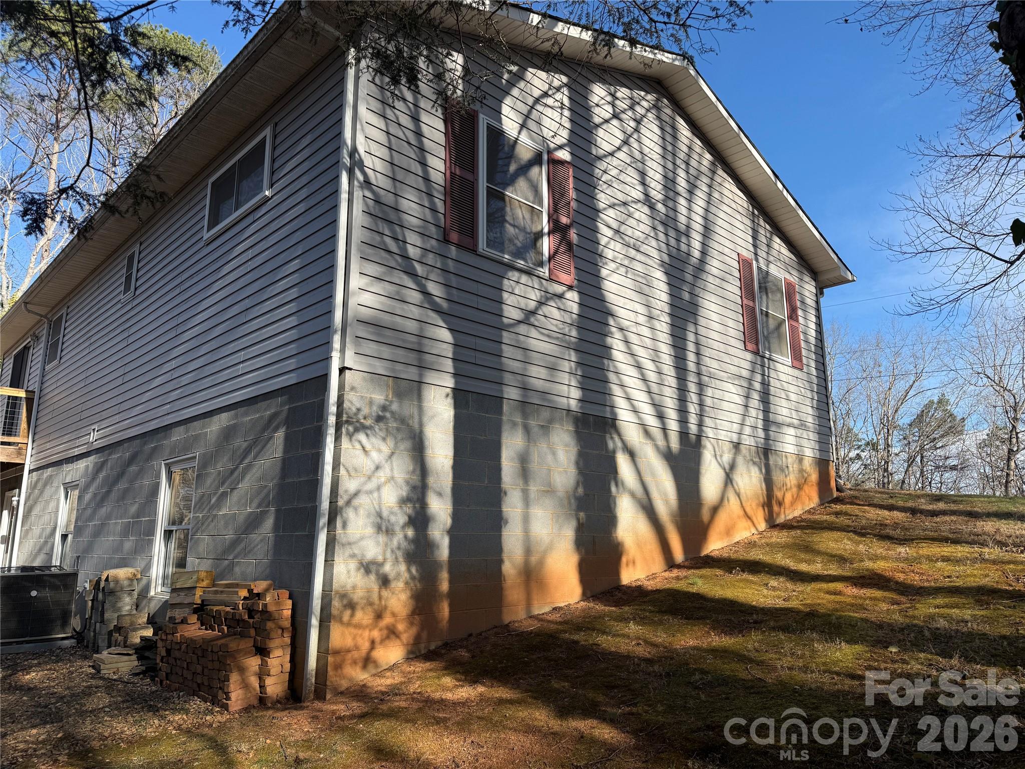 628 Hidden View Loop — Marion