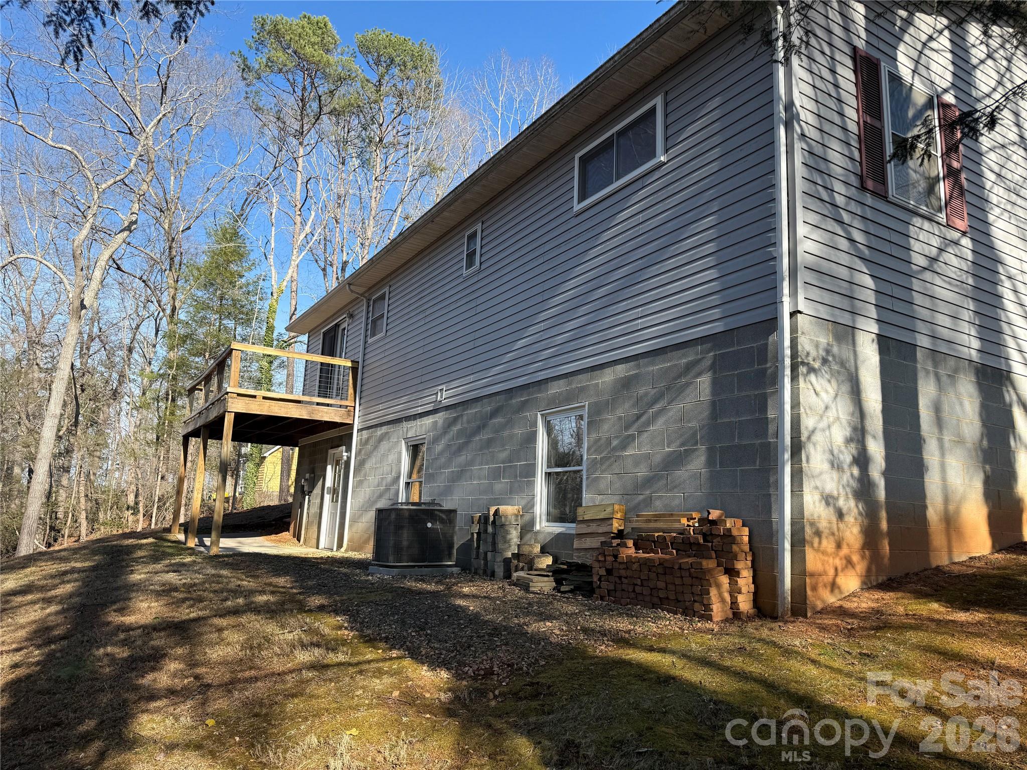 628 Hidden View Loop — Marion