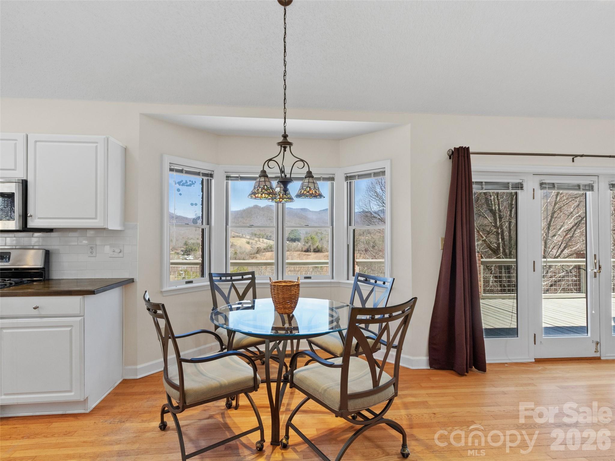 126 Hillcrest Drive — Barnardsville