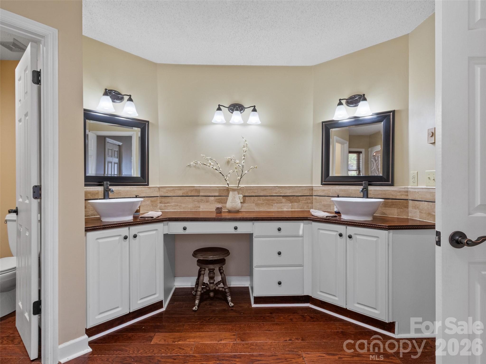 126 Hillcrest Drive — Barnardsville