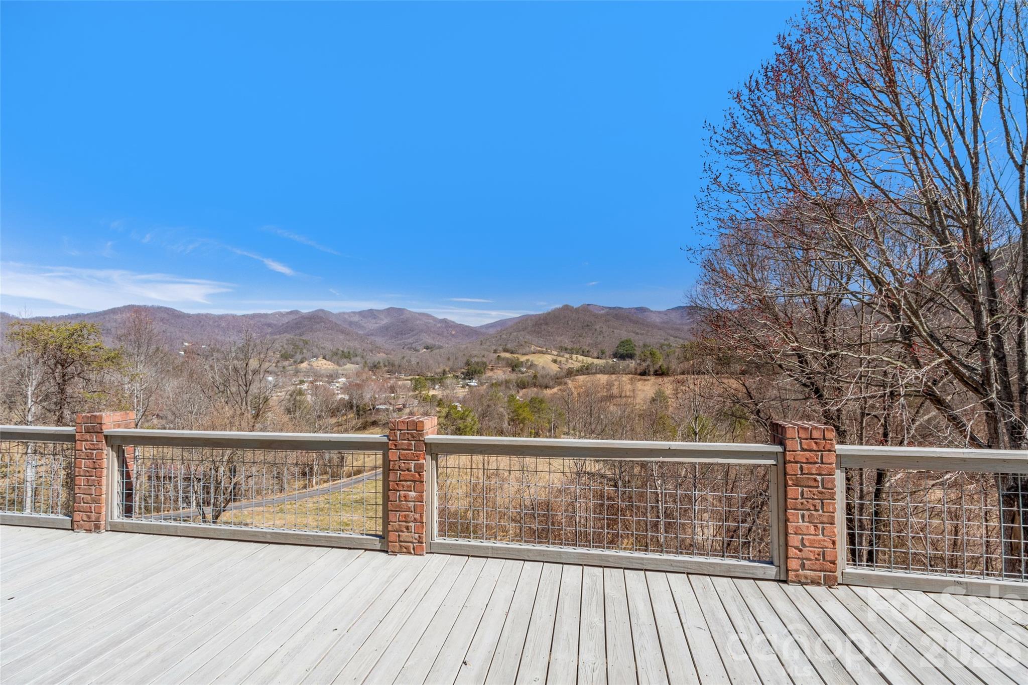126 Hillcrest Drive — Barnardsville