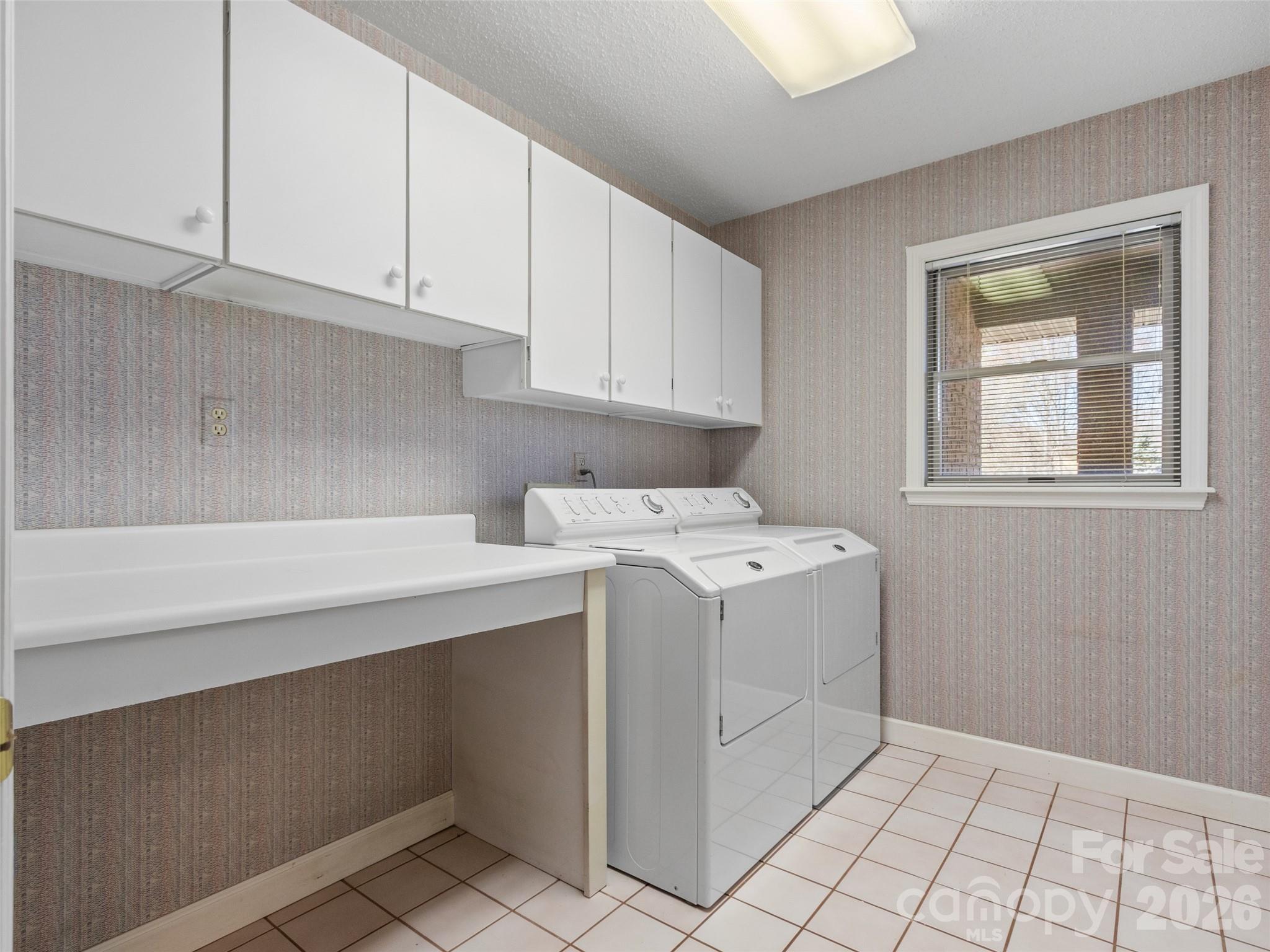 126 Hillcrest Drive — Barnardsville