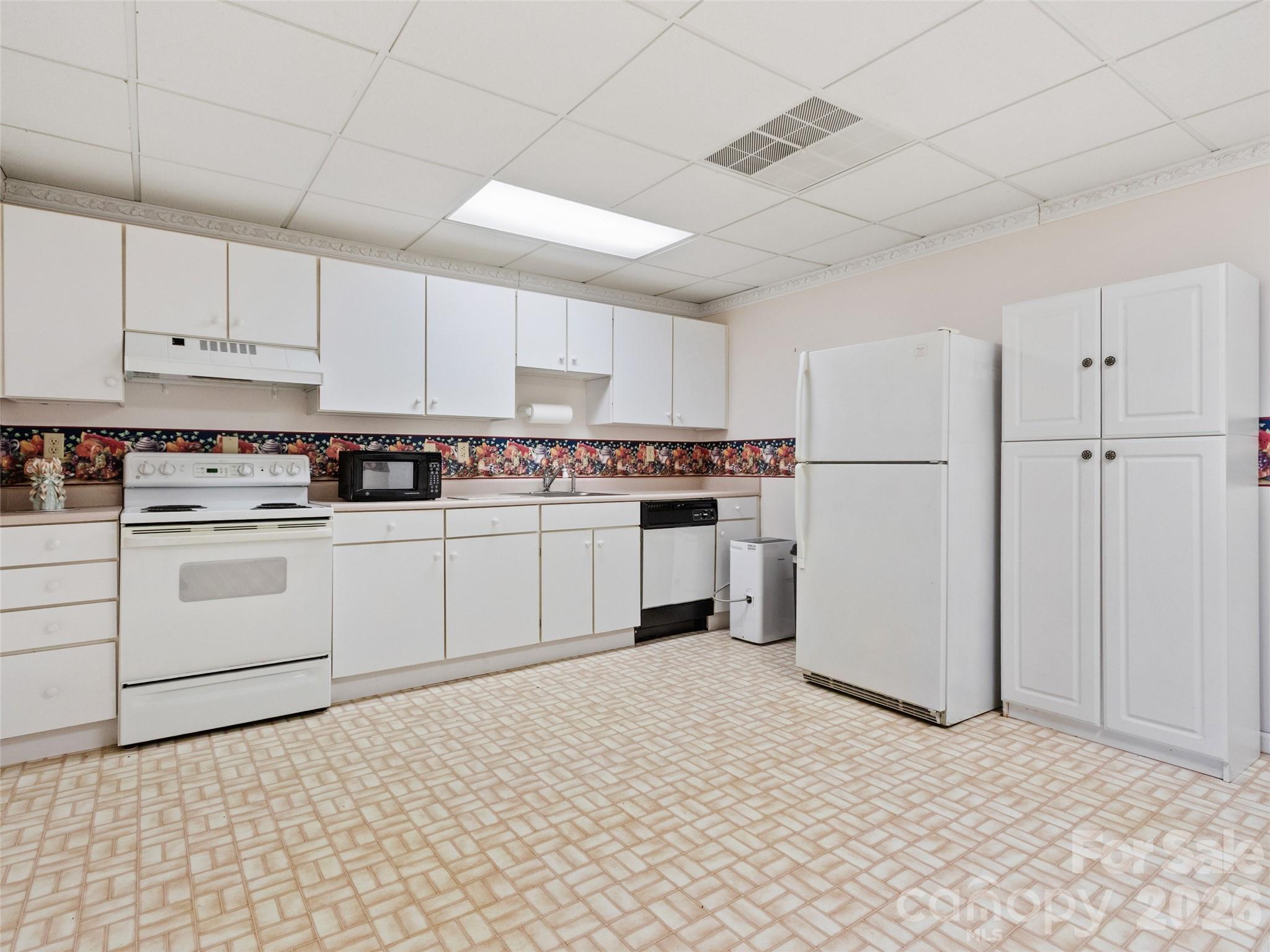 126 Hillcrest Drive — Barnardsville