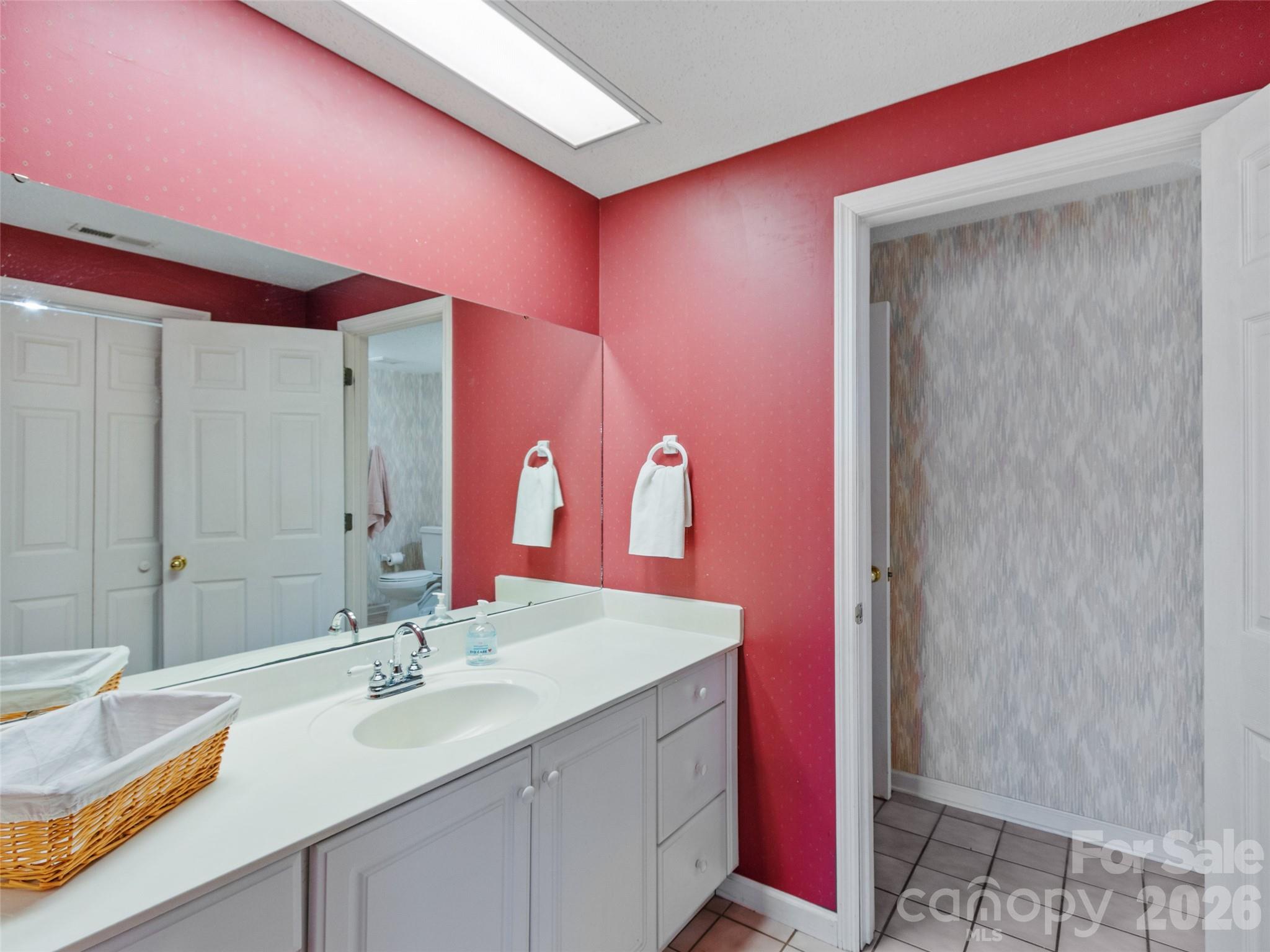 126 Hillcrest Drive — Barnardsville