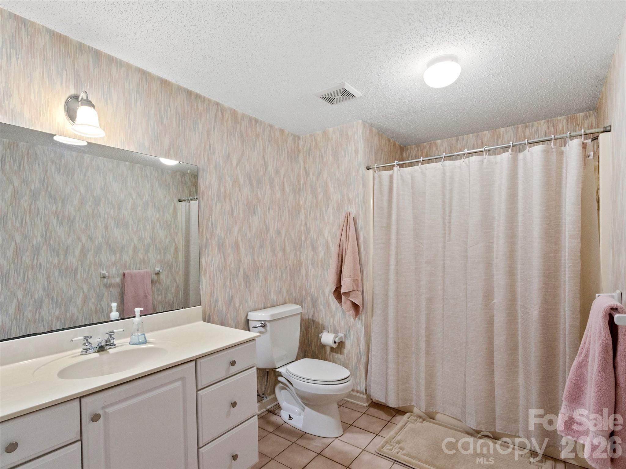 126 Hillcrest Drive — Barnardsville