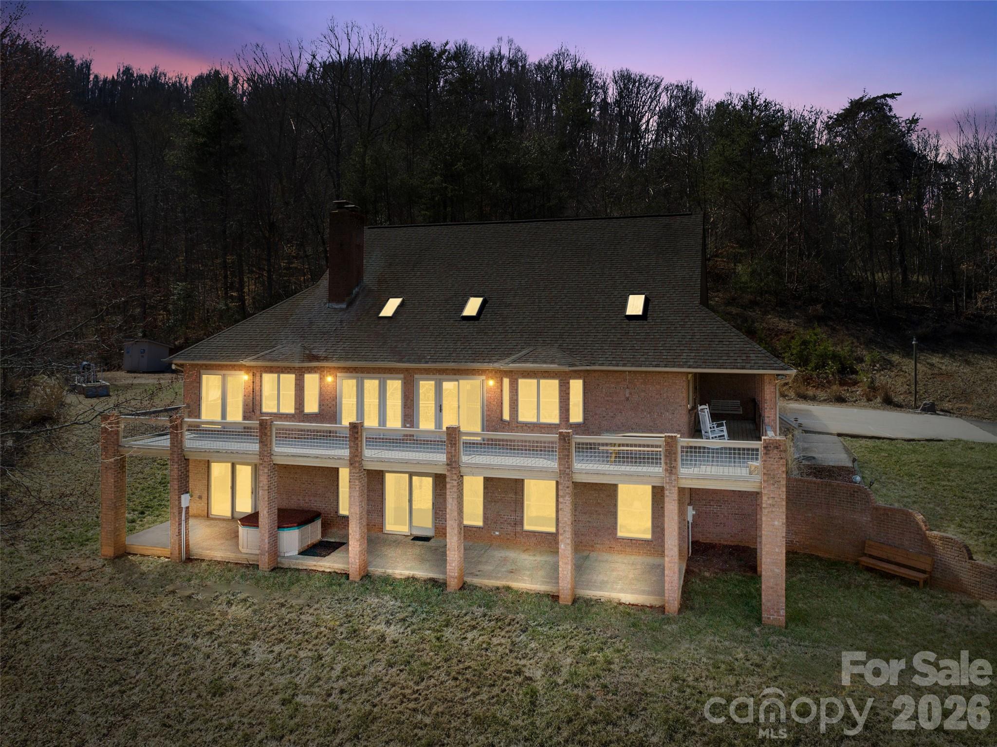 126 Hillcrest Drive — Barnardsville