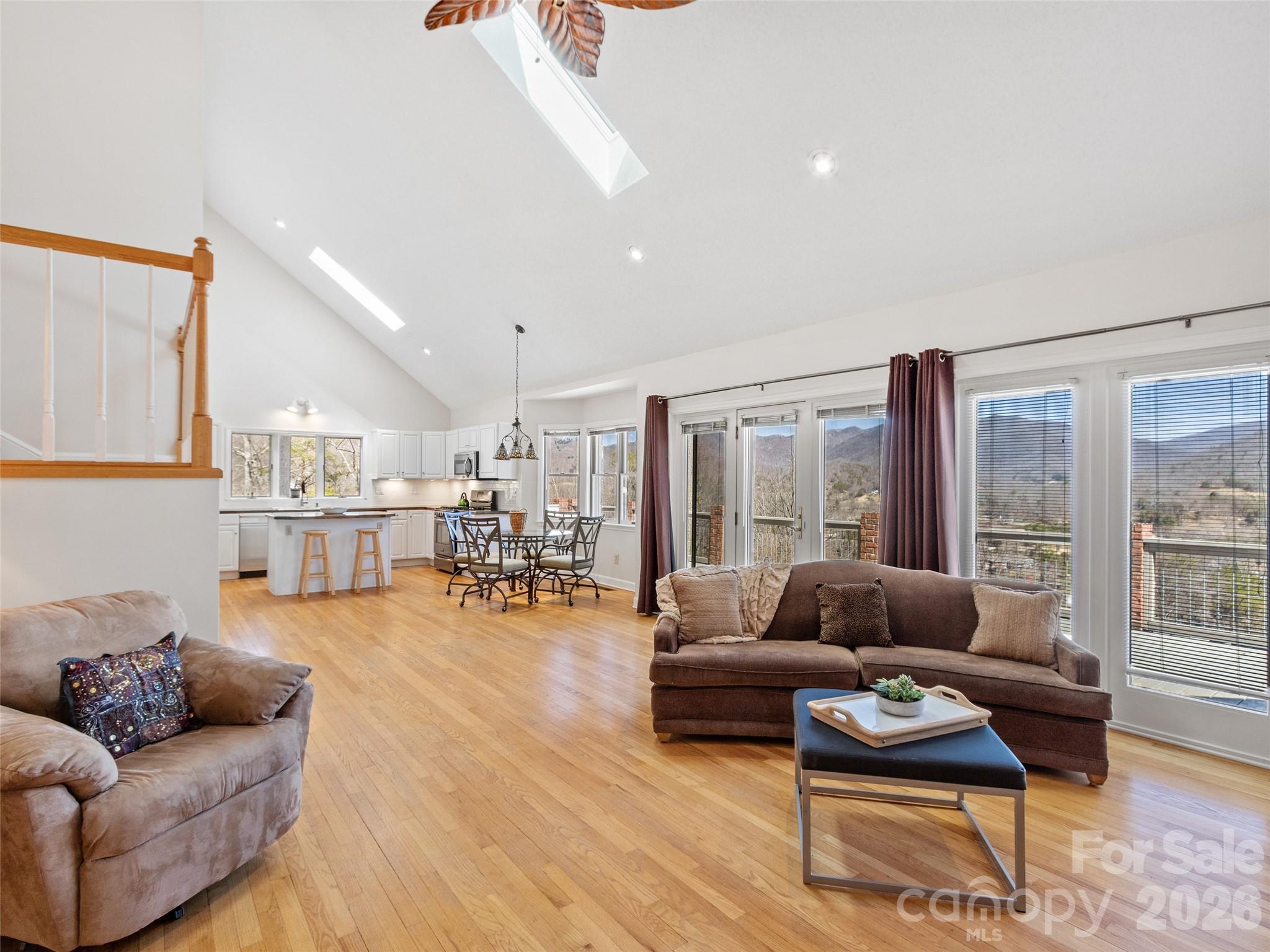 126 Hillcrest Drive — Barnardsville