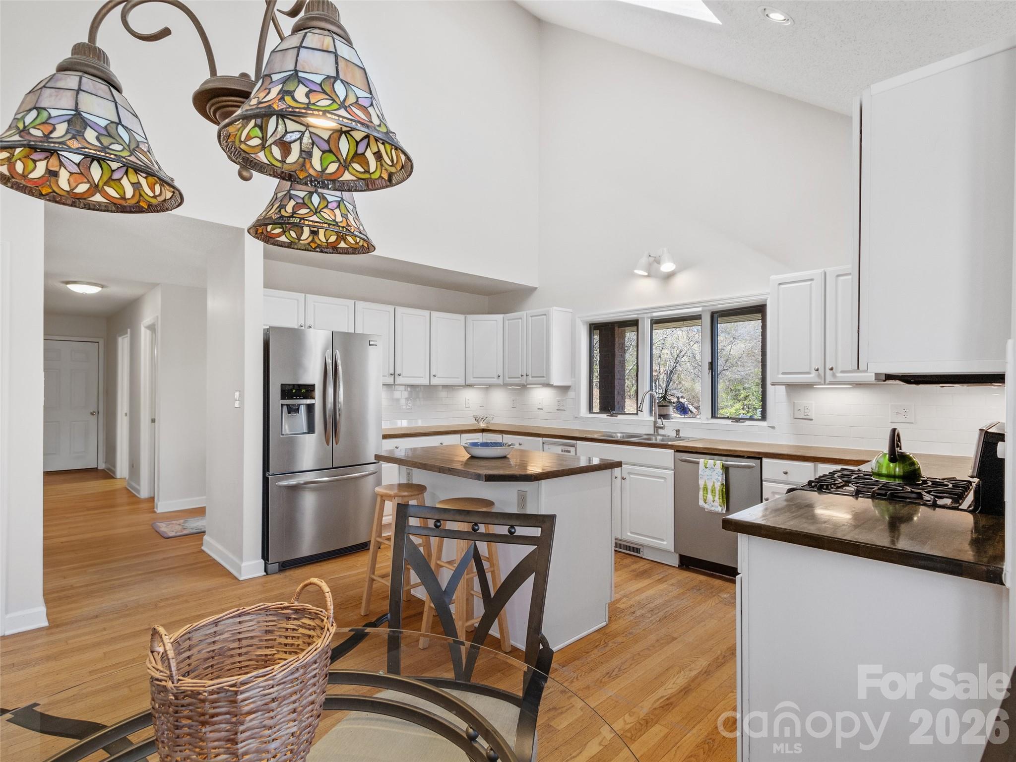 126 Hillcrest Drive — Barnardsville