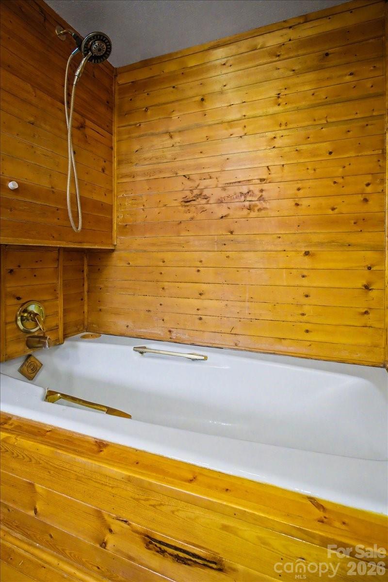 170 Styles Road — Burnsville