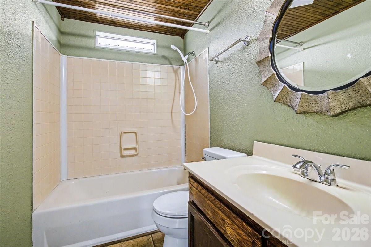 170 Styles Road — Burnsville