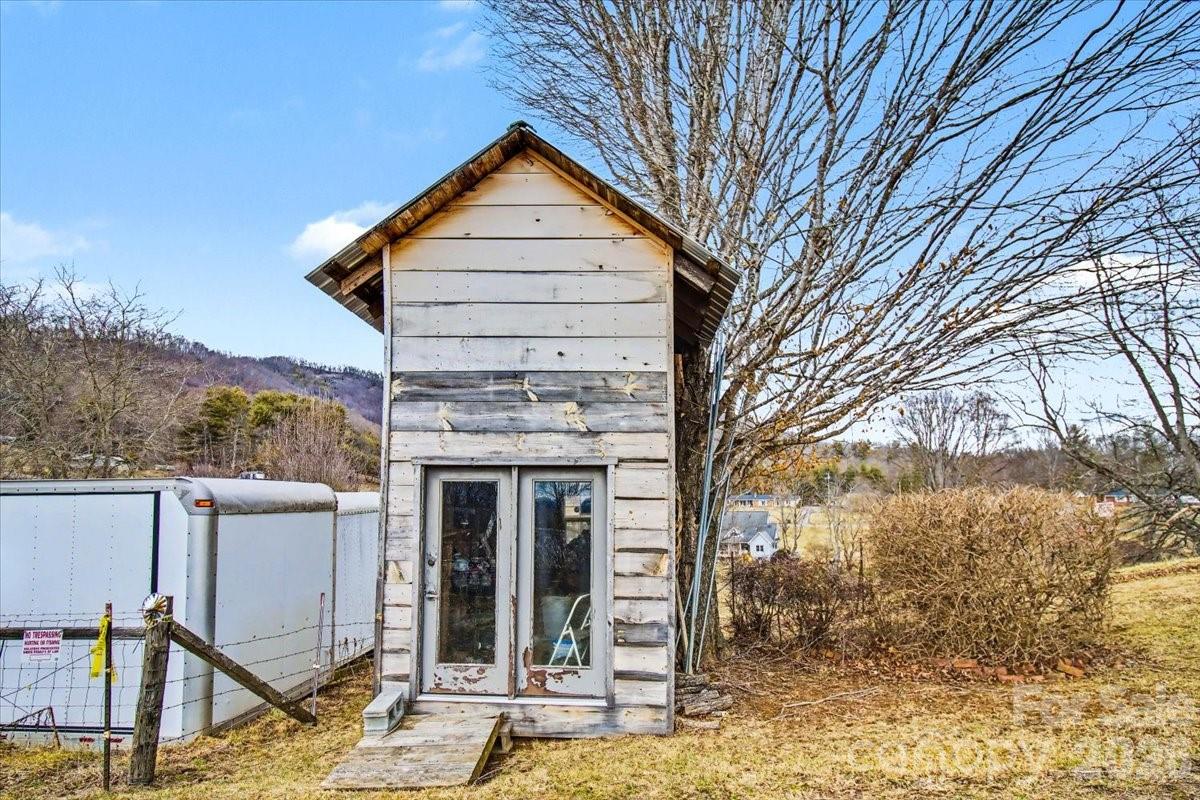 170 Styles Road — Burnsville