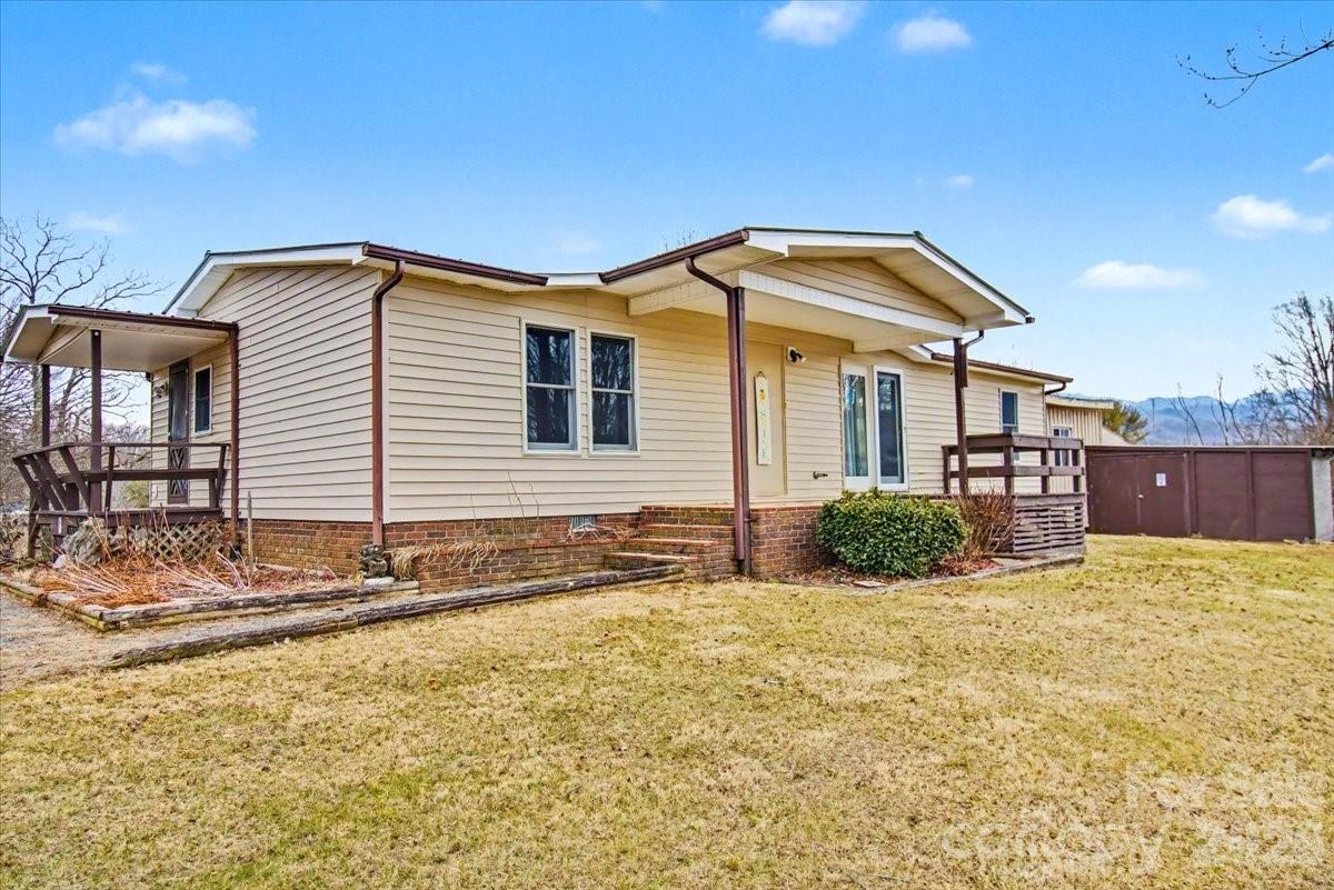 170 Styles Road — Burnsville