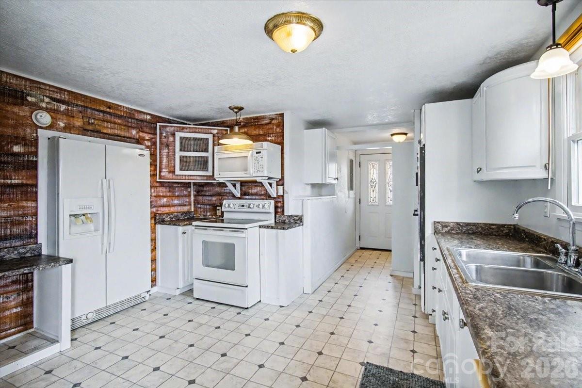 170 Styles Road — Burnsville
