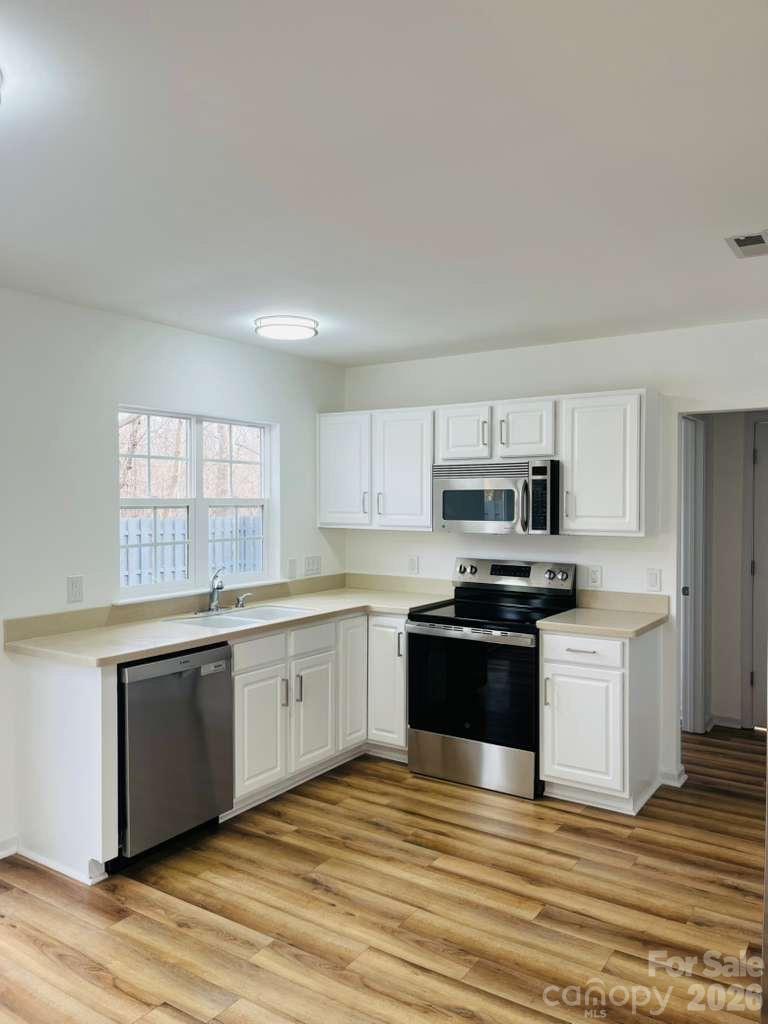 9341 Stawell Drive — Huntersville