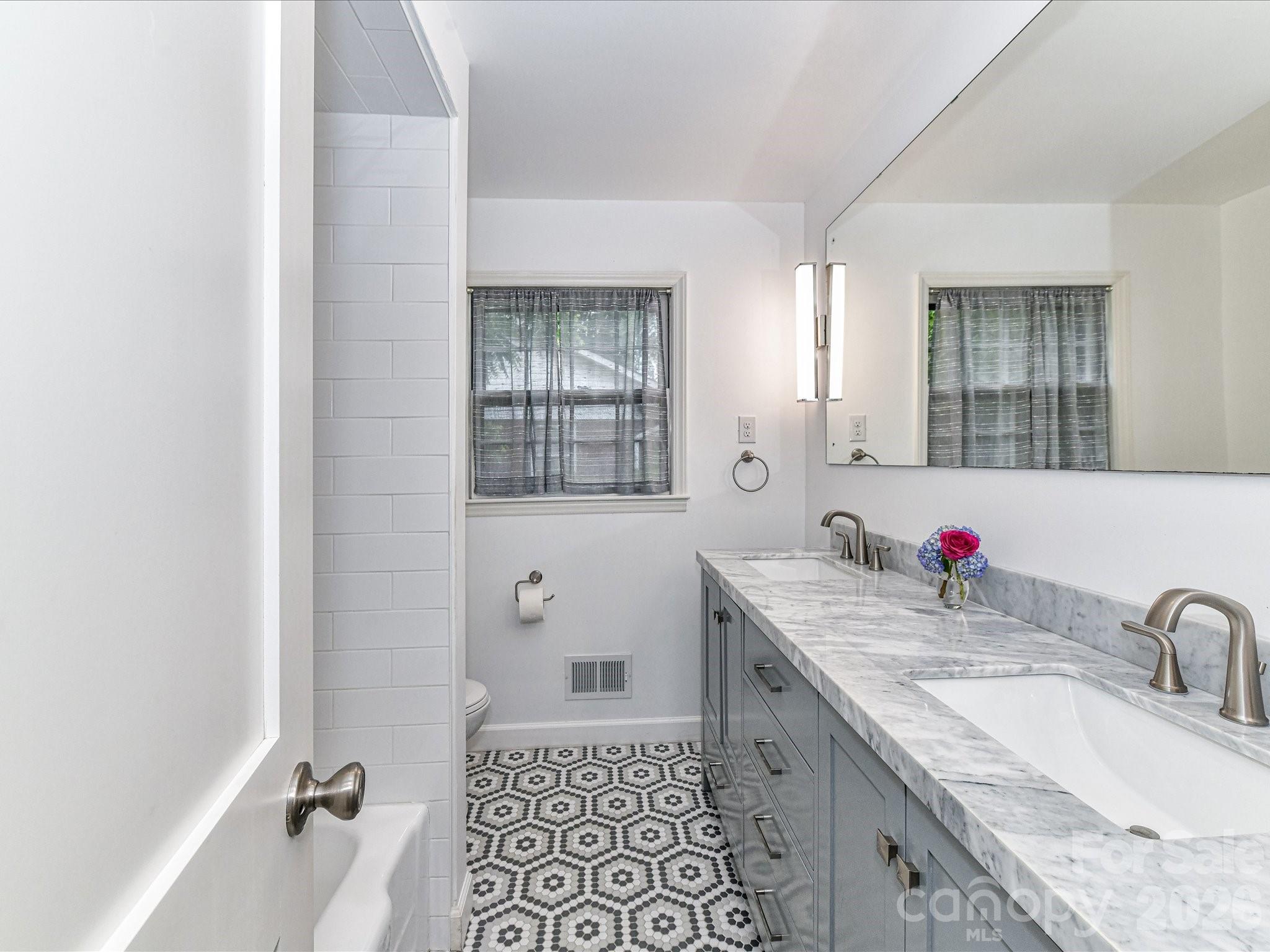 2401 Wensley Drive — Charlotte