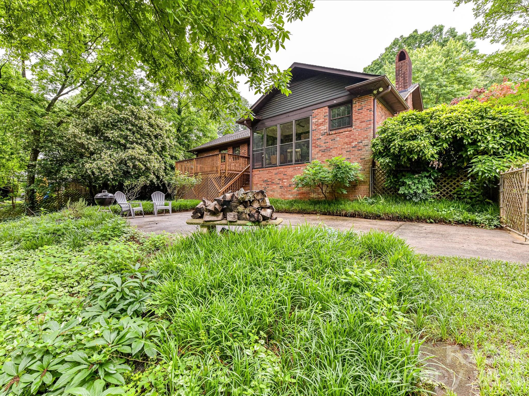 2401 Wensley Drive — Charlotte